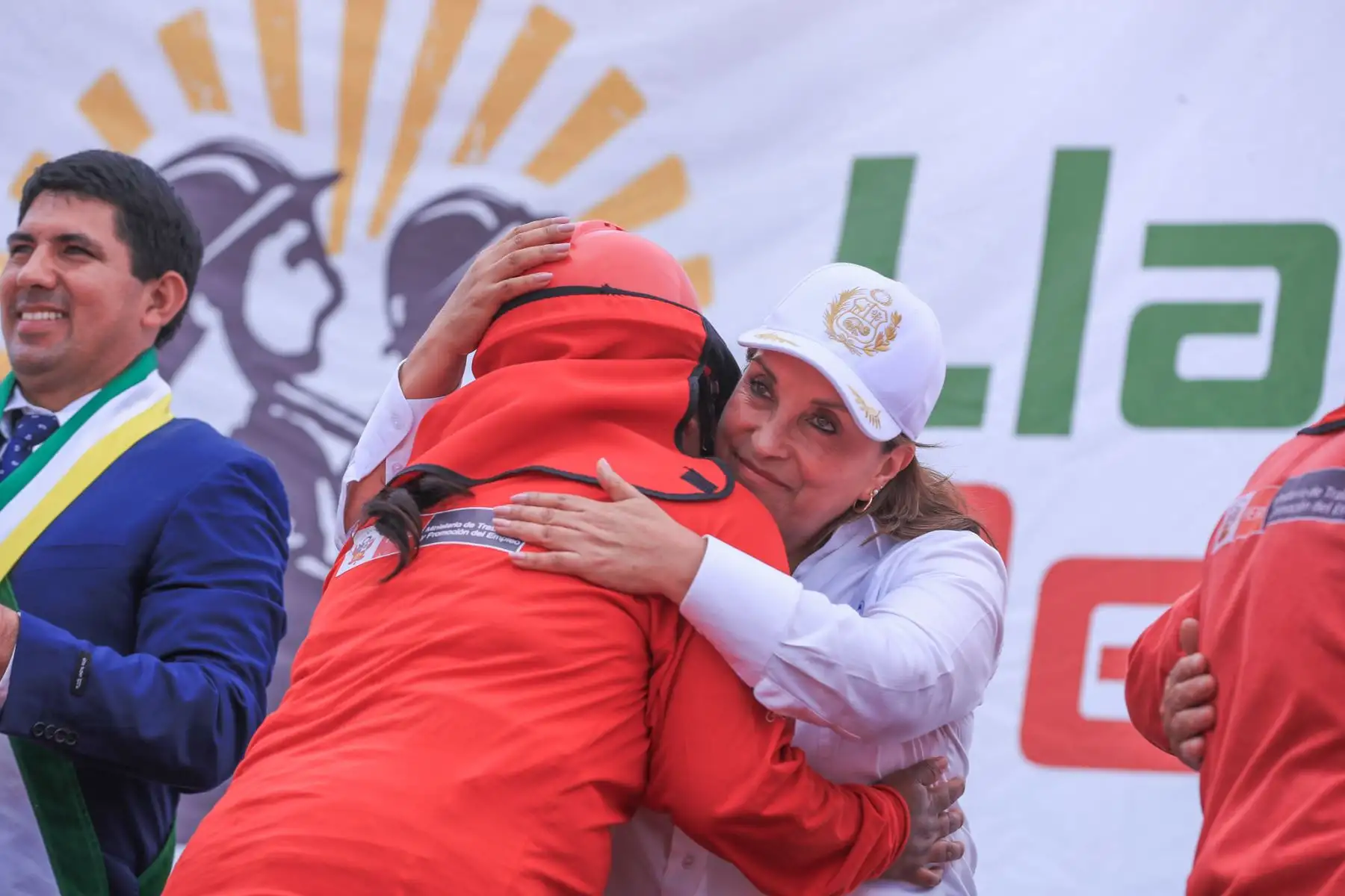 La presidenta Dina Boluarte participó en la inauguración de la plaza del sector La Esperanza en Segunda Jerusalén, obra ejecutada por la misma población gracias a la implementación del programa Llamkasun Perú. Foto: ANDINA/Prensa Presidencia