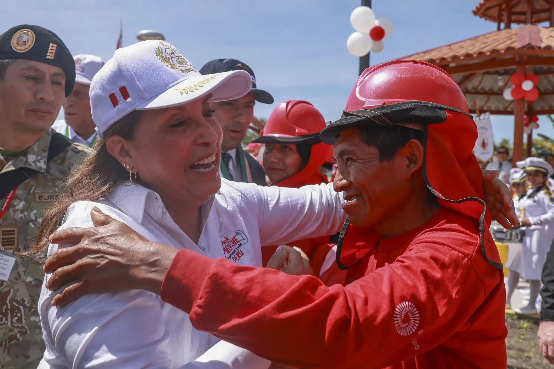 La presidenta Dina Boluarte participó en la inauguración de la plaza del sector La Esperanza en Segunda Jerusalén, obra ejecutada por la misma población gracias a la implementación del programa Llamkasun Perú. Foto: ANDINA/Prensa Presidencia