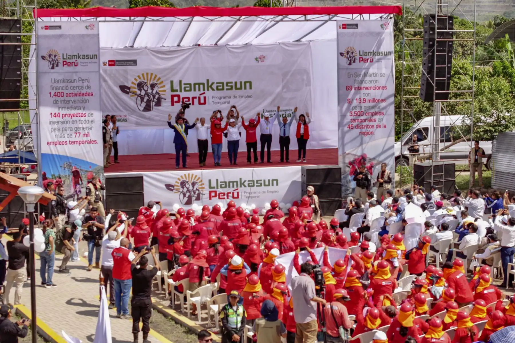 La presidenta Dina Boluarte participó en la inauguración de la plaza del sector La Esperanza en Segunda Jerusalén, obra ejecutada por la misma población gracias a la implementación del programa Llamkasun Perú. Foto: ANDINA/Prensa Presidencia