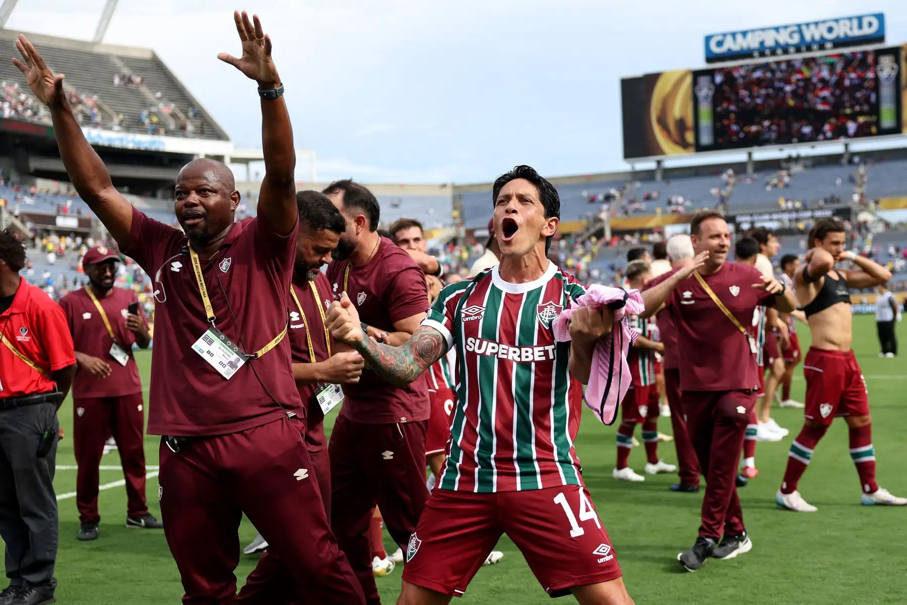 German Cano  del Fluminense FC y su personal celebran la victoria luego del partido de cuartos de final de la Copa Mundial de Clubes de la FIFA 2025 entre Fluminense FC y Al Hilal en el Camping World Stadium el 4 de julio de 2025 en Orlando, Florida. Foto: AFP