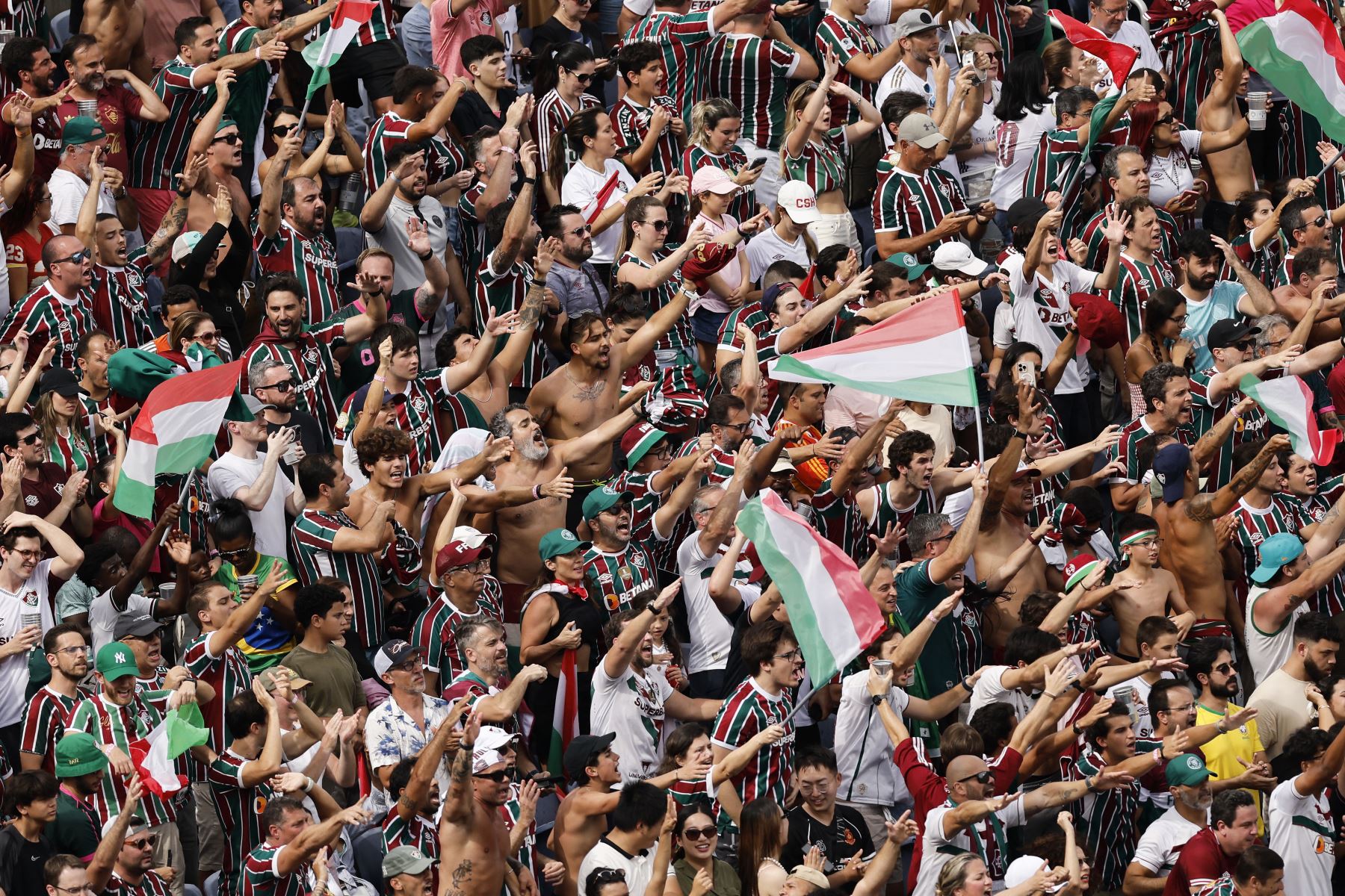 Los aficionados del Fluminense FC muestran su apoyo durante el partido de cuartos de final de la Copa Mundial de Clubes de la FIFA 2025 entre el Fluminense FC y el Al Hilal. AFP