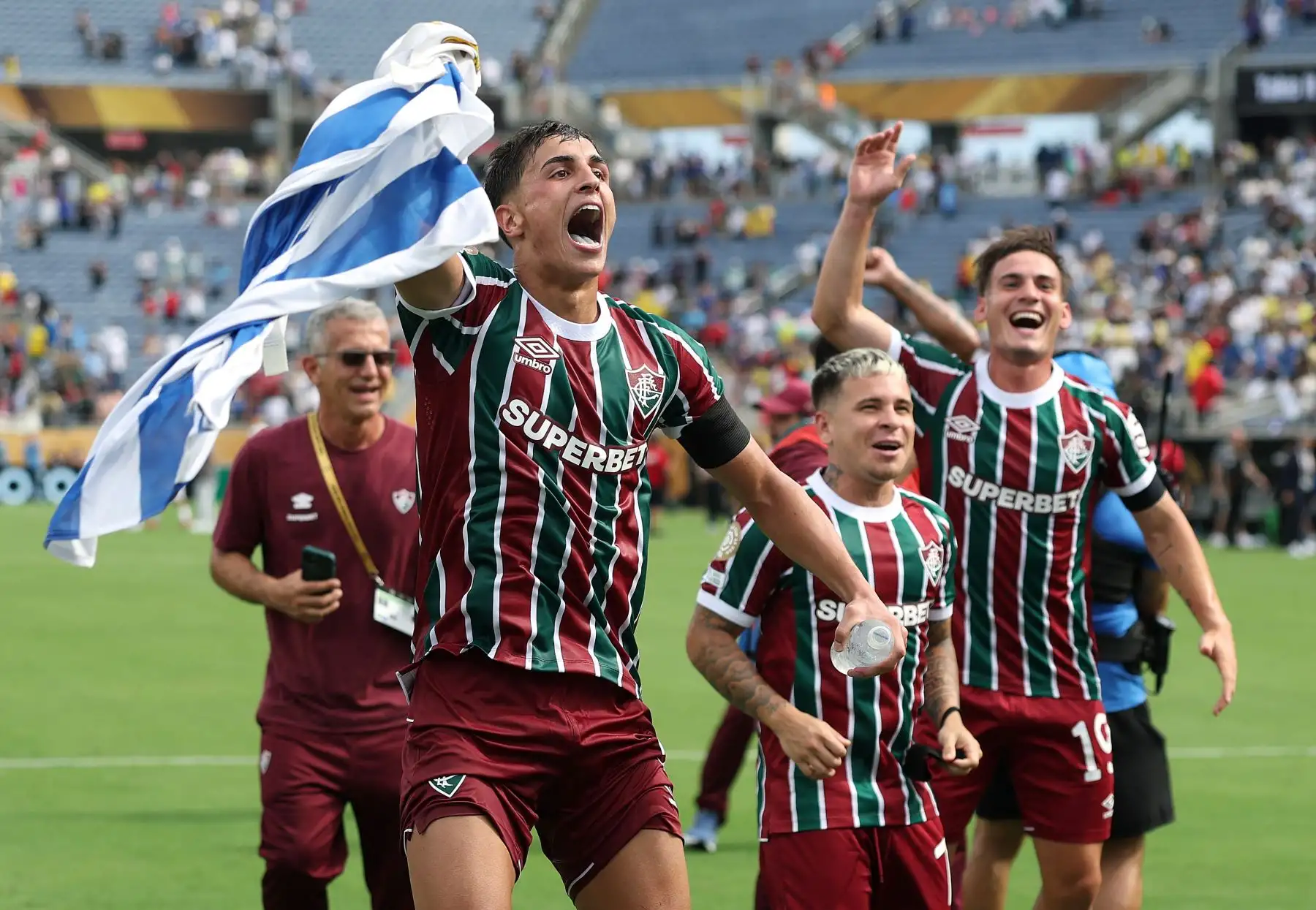 Facundo Bernal del Fluminense FC celebra la victoria tras el partido de cuartos de final de la Copa Mundial de Clubes de la FIFA 2025 entre el Fluminense FC y el Al Hilal. AFP