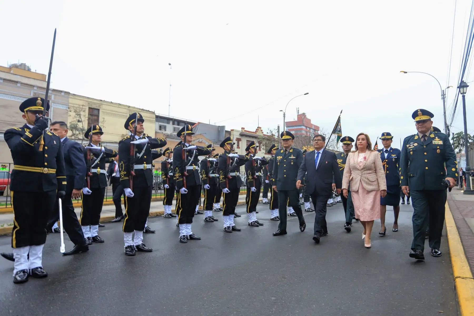 La presidenta de la república, Dina Boluarte, asiste a la ceremonia por el 42.° Aniversario de la Dirección Contra el terrorismo de la PNP – DIRCOTE. Foto: ANDINA/ Prensa Presidencia