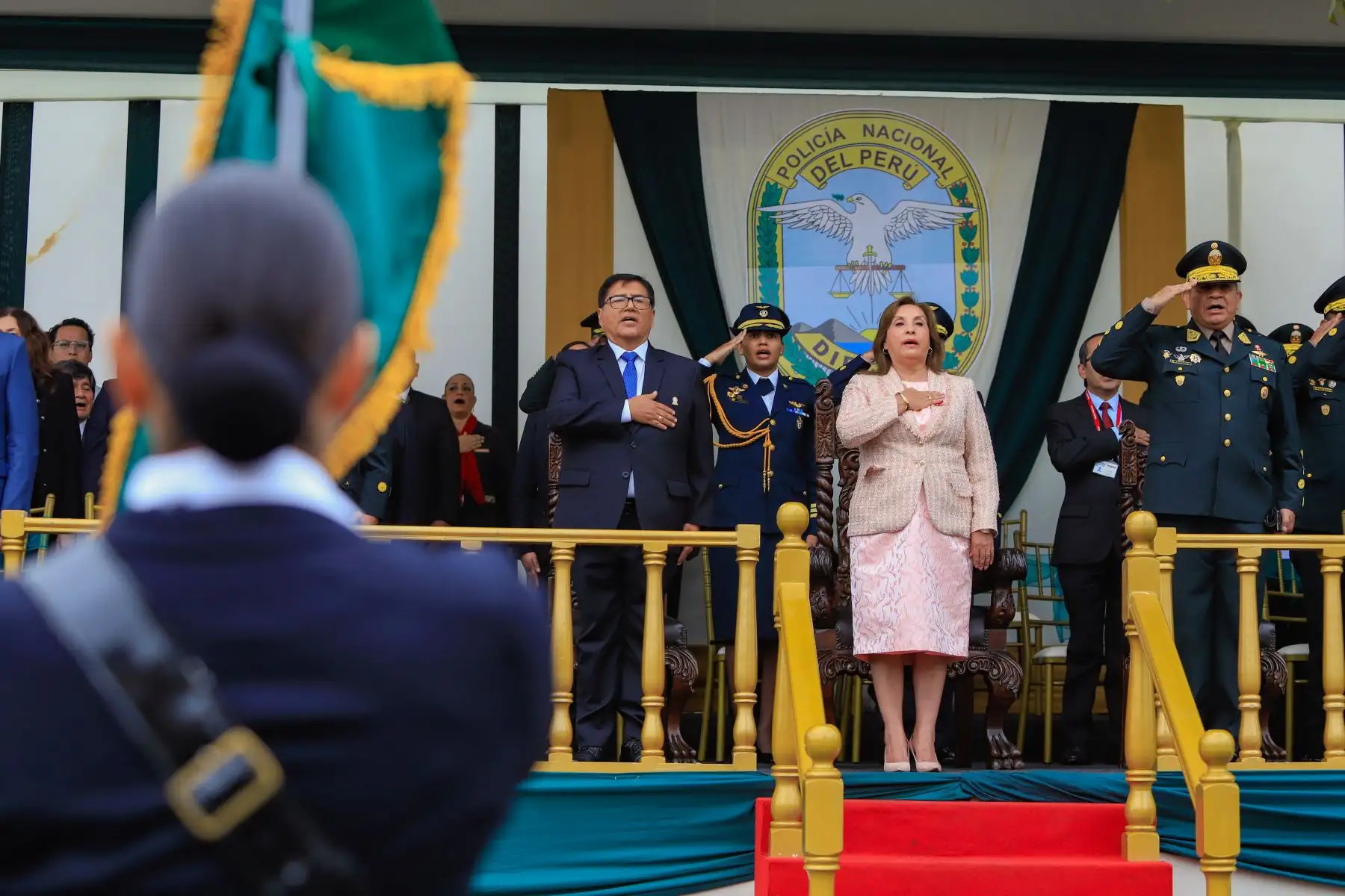 La presidenta de la república, Dina Boluarte, asiste a la ceremonia por el 42.° Aniversario de la Dirección Contra el terrorismo de la PNP – DIRCOTE. Foto: ANDINA/ Prensa Presidencia