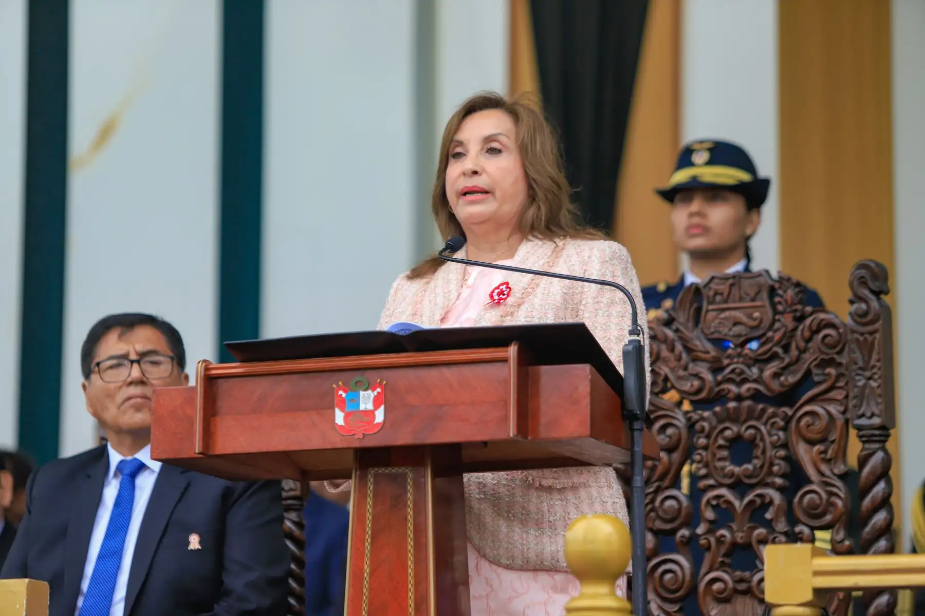 La presidenta de la república, Dina Boluarte, asiste a la ceremonia por el 42.° Aniversario de la Dirección Contra el terrorismo de la PNP – DIRCOTE. Foto: ANDINA/ Prensa Presidencia