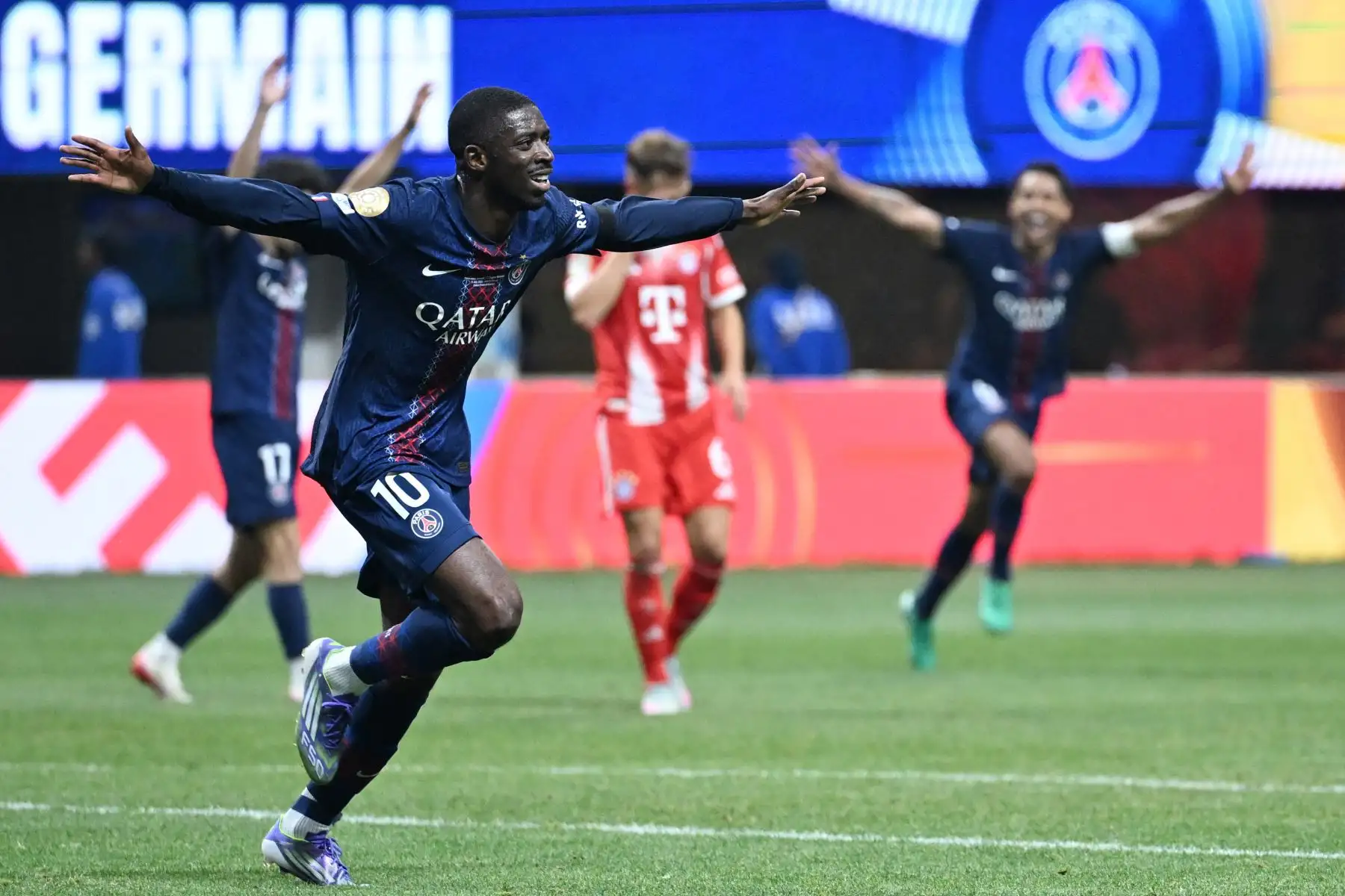 El delantero francés del Paris Saint-Germain, Ousmane Dembele, celebra el segundo gol de su equipo durante el partido de cuartos de final de la Copa Mundial de Clubes de la FIFA 2025 entre el Paris Saint-Germain de Francia y el Bayern Munich de Alemania. Foto: ANDINA /AFP