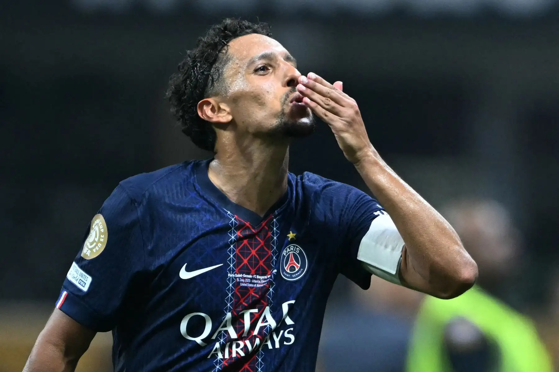 El defensa brasileño Marquinhos del Paris Saint-Germain celebra tras ganar el partido de cuartos de final de la Copa Mundial de Clubes de la FIFA 2025 entre el Paris Saint-Germain de Francia y el Bayern de Múnich de Alemania. Foto: ANDINA/AFP