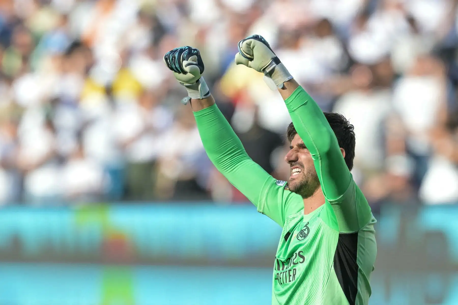 El portero belga del Real Madrid, Thibaut Courtois, reacciona después de ganar el partido de cuartos de final de la Copa Mundial de Clubes de la FIFA 2025 entre el Real Madrid de España y el Borussia Dortmund de Alemania en el estadio MetLife en East Rutherford, Nueva Jersey.
Foto: AFP