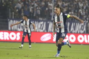 Alianza Lima player Paolo Guerrero celebrates his goal scored against Binacional on matchday 18 of the 2025 Apertura Tournament at the Alejandro Villanueva Stadium in La Victoria. Foto: ANDINA/Braian Reyna