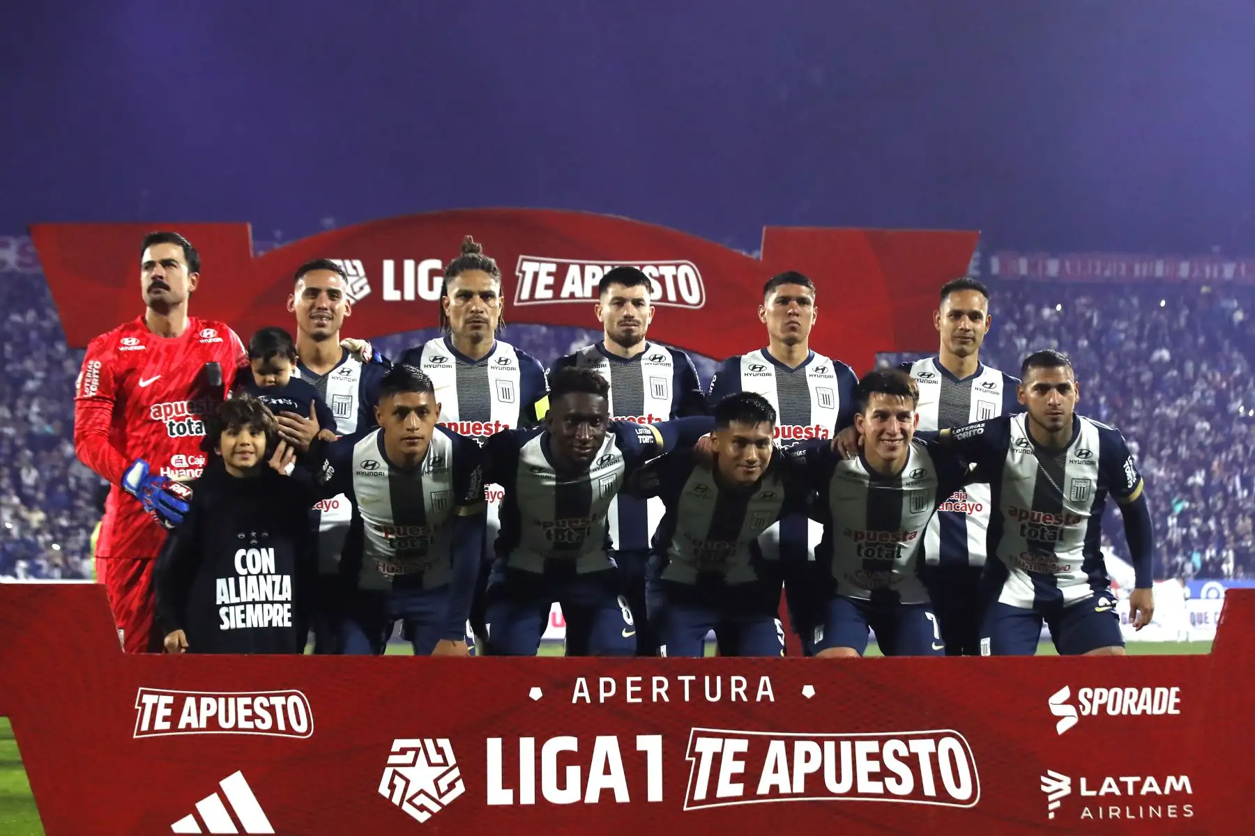 Alianza Lima y Binacional se enfrentan esta noche por la fecha 18 del Torneo Apertura 2025 en el Estadio Alejandro Villanueva de La Victoria. 
Foto: ANDINA/Braian Reyna