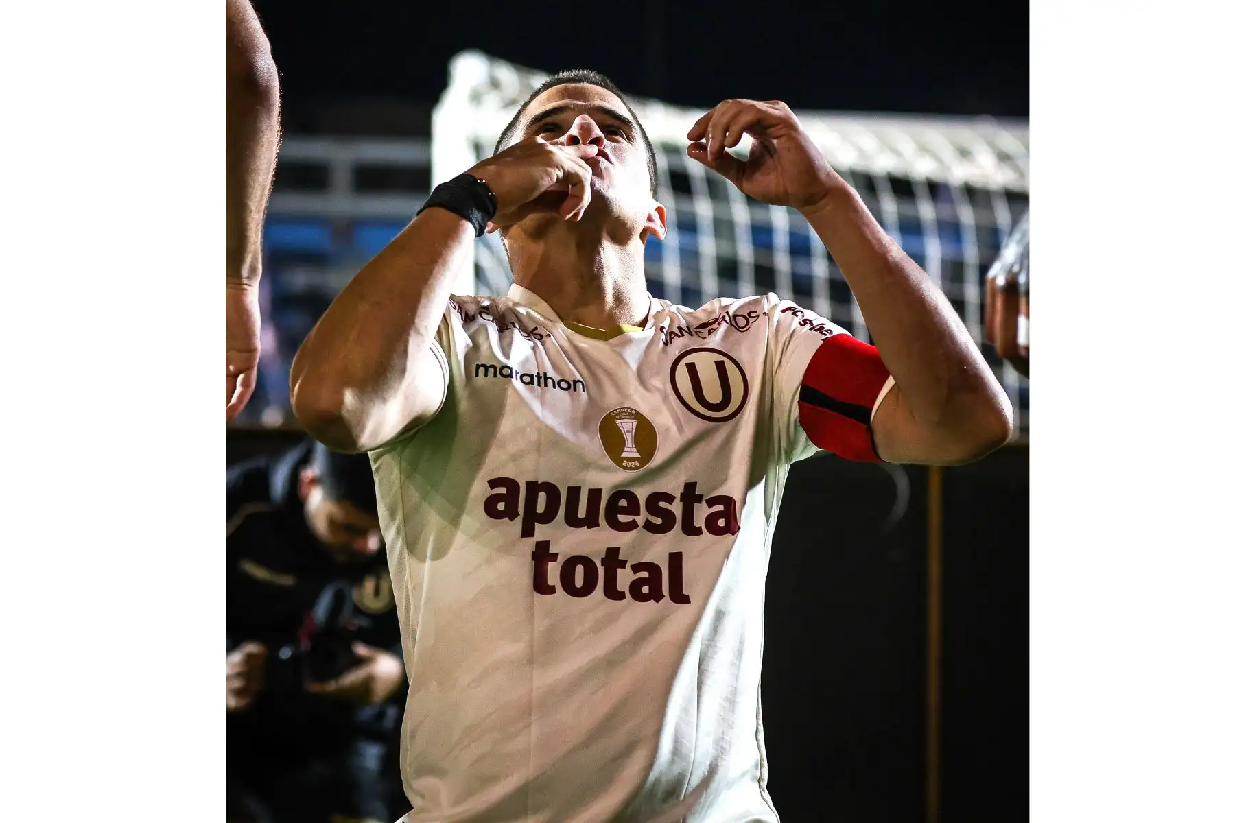 El jugador de Universitario de Deportes, Aldo Corzo celebra su gol anotado ante Deportivo Garcilaso por la fecha 18 del Torneo Apertura de la Liga 1 en Cusco. 
Foto: Universitario