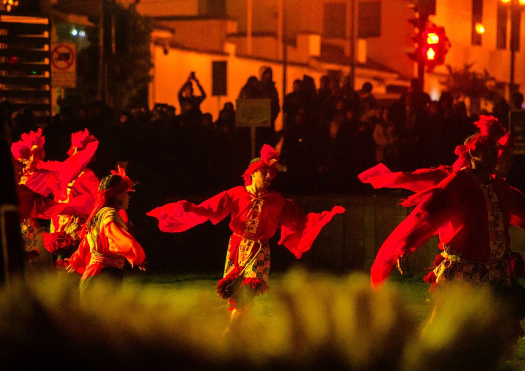 La Municipalidad Distrital de Machu Picchu Pueblo presentó la danza oficial de ese distrito denominado "Tunki Kutiq", que tiene como protagonista al gallito de las rocas, ave emblemática de Perú. ANDINA/Difusión