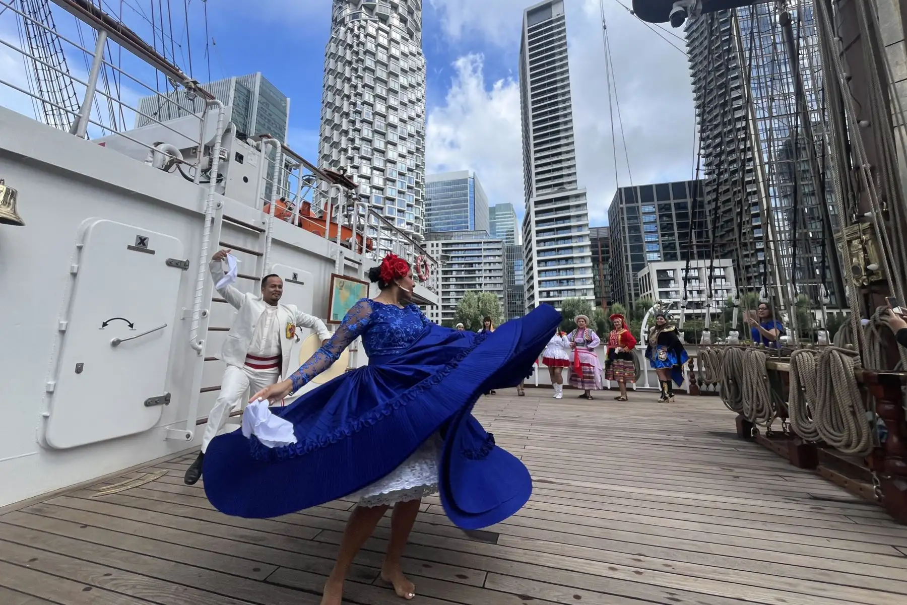 Tras 24 días de travesía por el océano Atlántico, el navío escuela peruano B.A.P. Unión, el más grande del mundo en su tipología, atracó este lunes en Londres para comenzar desde este lunes una intensa actividad diplomática de expansión de la cultura peruana como embajada itinerante. Foto: EFE