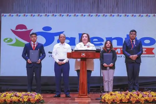 Gobierno de la presidenta  Dina Boluarte inicia inserción de jóvenes talentos al Estado .
