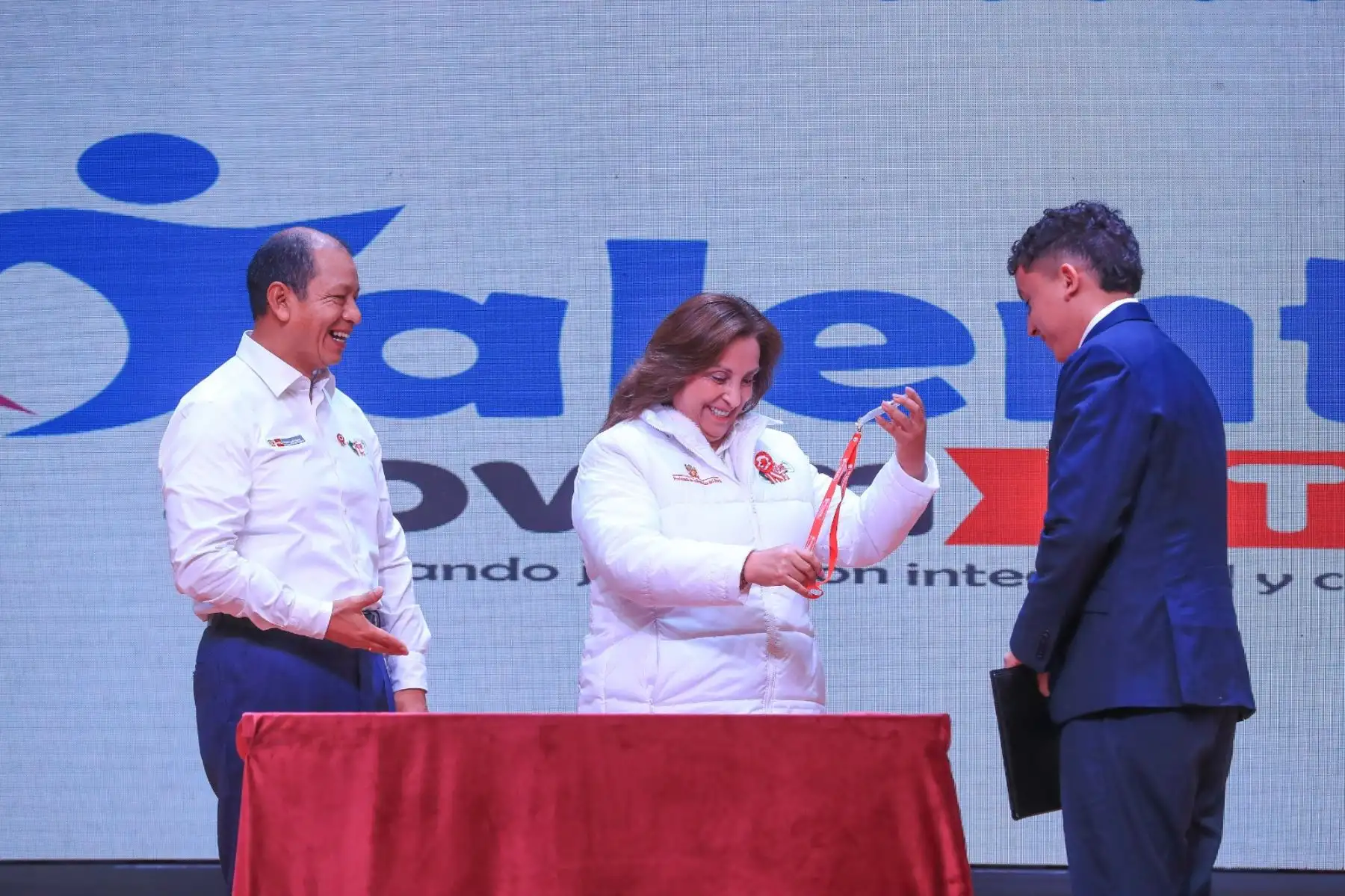 Presidenta de la república, Dina Boluarte, participa en la ceremonia de bienvenida a 100 jóvenes talentos que se incorporan al Ministerio de Trabajo y Promoción del Empleo. Foto: ANDINA/Prensa Presidencia