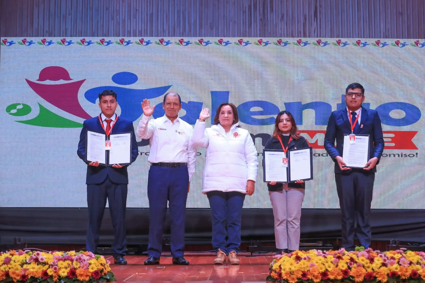 Presidenta de la república, Dina Boluarte, participa en la ceremonia de bienvenida a 100 jóvenes talentos que se incorporan al Ministerio de Trabajo y Promoción del Empleo. Foto: ANDINA/Prensa Presidencia