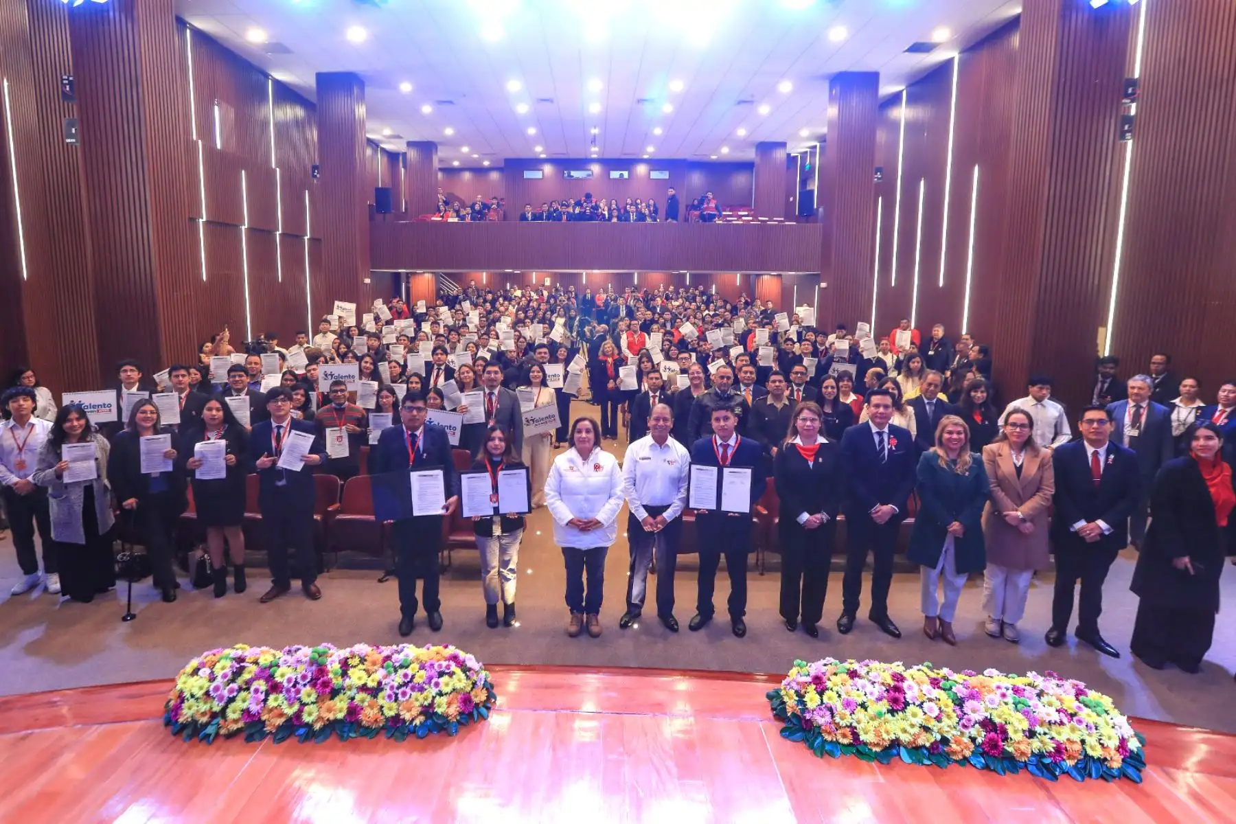 Presidenta de la república, Dina Boluarte, participa en la ceremonia de bienvenida a 100 jóvenes talentos que se incorporan al Ministerio de Trabajo y Promoción del Empleo. Foto: ANDINA/Prensa Presidencia