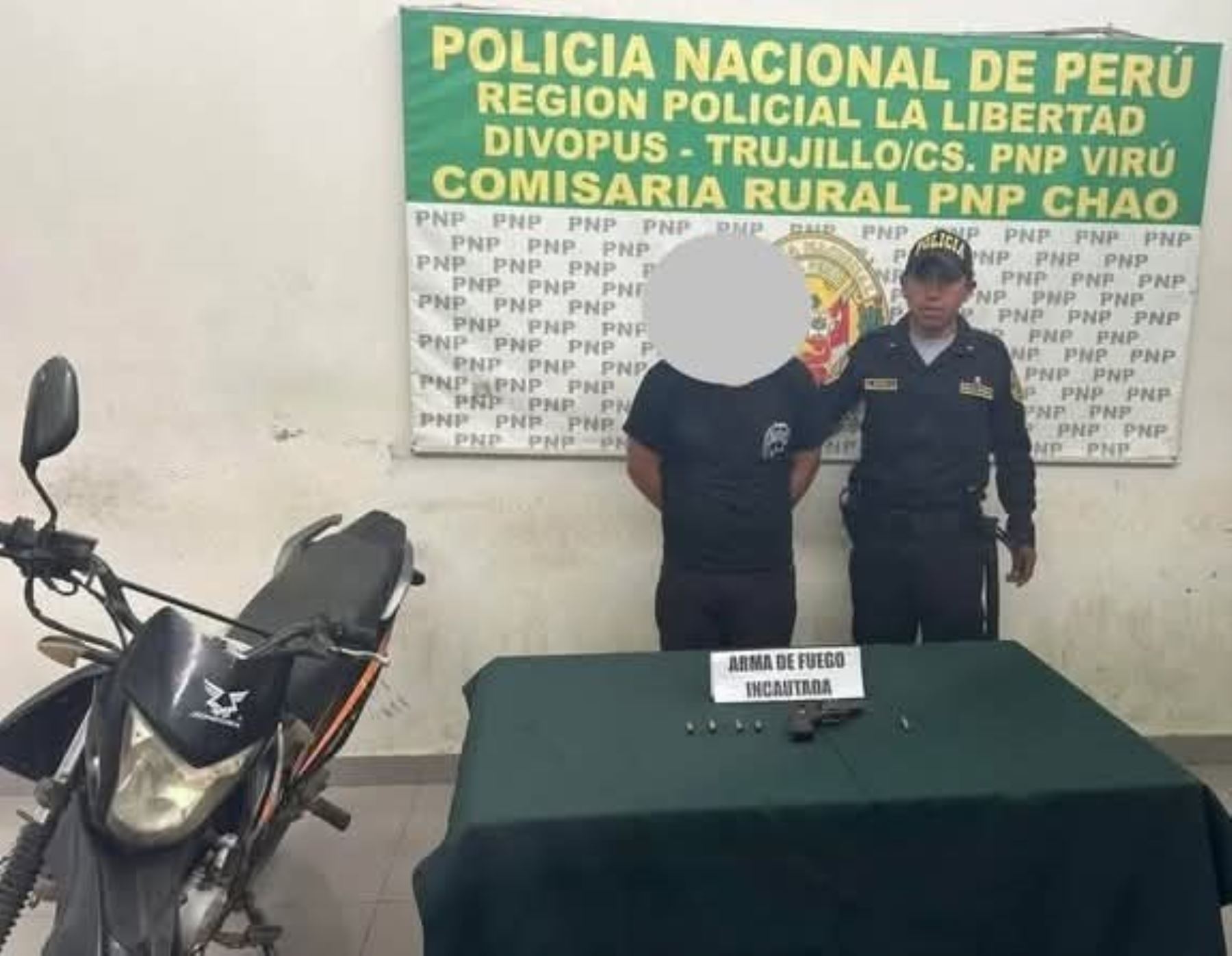 La Policía Nacional capturó a un menor de 17 años de edad quien es sindicado como ser el autor del crimen de un conductor de una empresa de transportes que cubre la ruta Chao - Trujillo, en La Libertad. ANDINA/Difusión