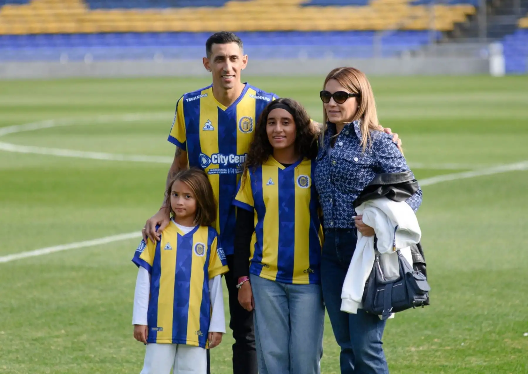 Entre lágrimas y ovaciones. El “Fideo” no pudo contener la emoción al hablar de su vuelta al club donde debutó profesionalmente. Foto: AFP