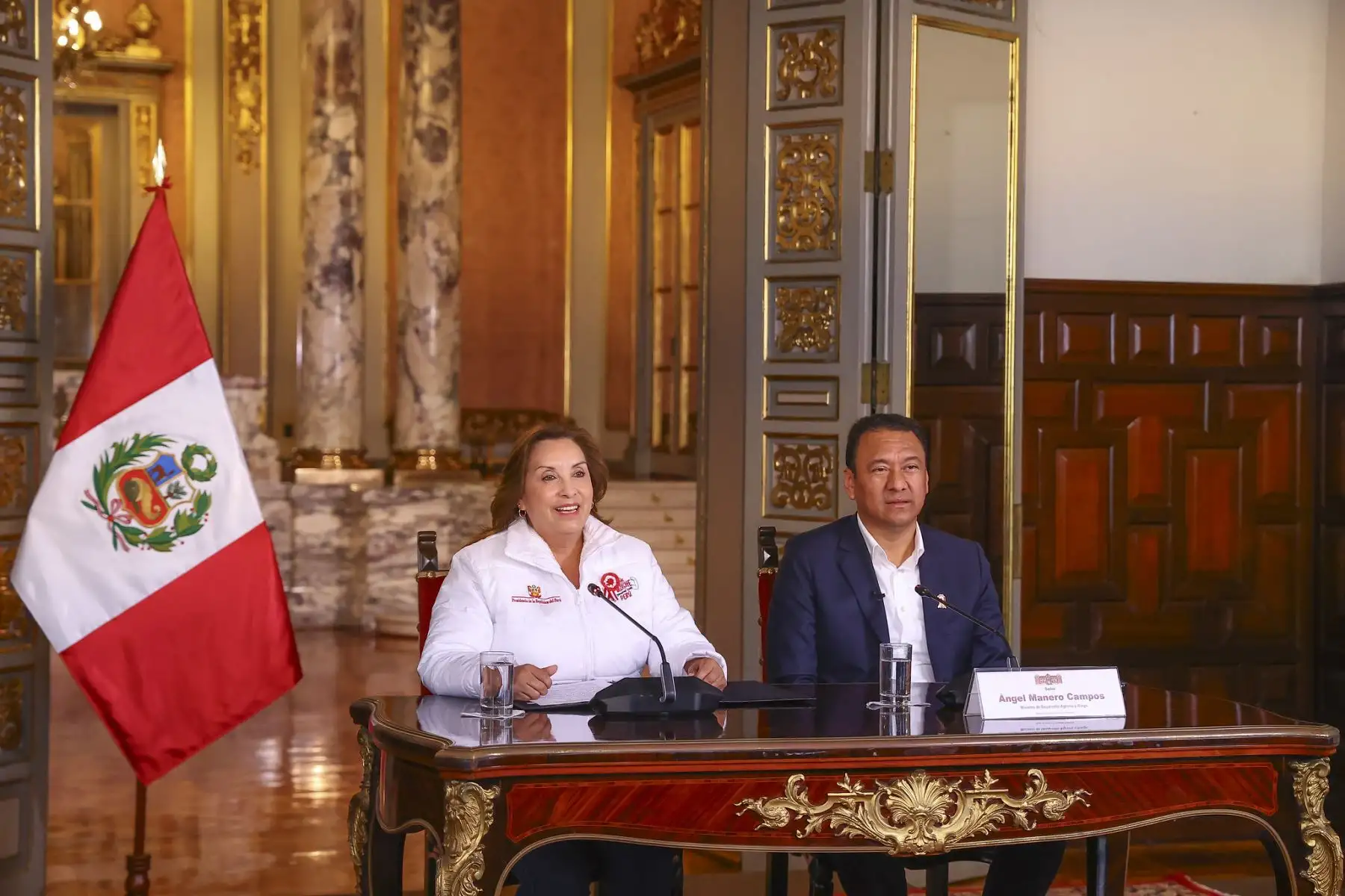 La presidenta Dina Boluarte destacó los avances del Gobierno en el sector agrícola, resaltando el destrabe de proyectos clave de irrigación como Chavimochic, Majes Siguas y Alto Piura, lo que ha impulsado significativamente el riego en el país. Además, se cuadruplicó la inversión en infraestructura hídrica, se otorgaron créditos por más de S/1,200 millones y se abrió acceso a 40 nuevos mercados internacionales para los productos agropecuarios peruanos. Foto: ANDINA/Prensa Presidencia