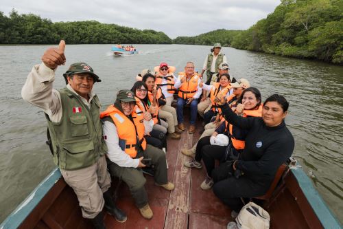 La ministra de la Mujer y Poblaciones Vulnerables recorrió el santuario nacional Los Manglares de Tumbes. Foto: ANDINA/MIMP