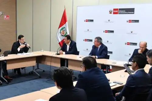 Gobernador regional de Lambayeque, Jorge Pérez, se reunió con los titulares del MEF y Midagri, para abordar la continuidad del proyecto Olmos. Foto: ANDINA/difusión.