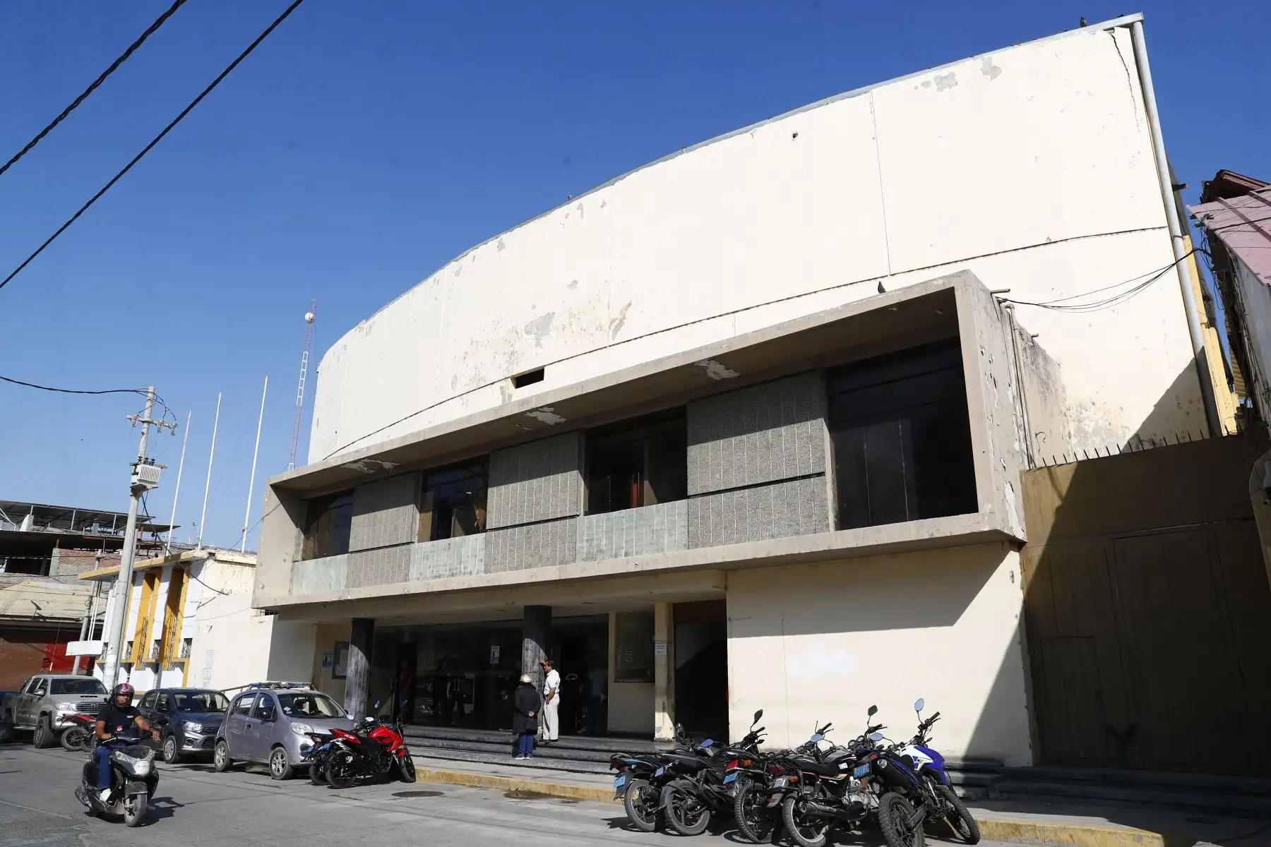 El Teatro Municipal de Piura, con 62 años de antigüedad, que se encuentra cerrado al público desde hace unos 20 años, será próximamente demolido este 2025 para luego ser reconstruido, megaobra en la que la Municipalidad Provincial de Piura invertirá 68 millones de soles. Foto: ANDINA/Daniel Bracamonte