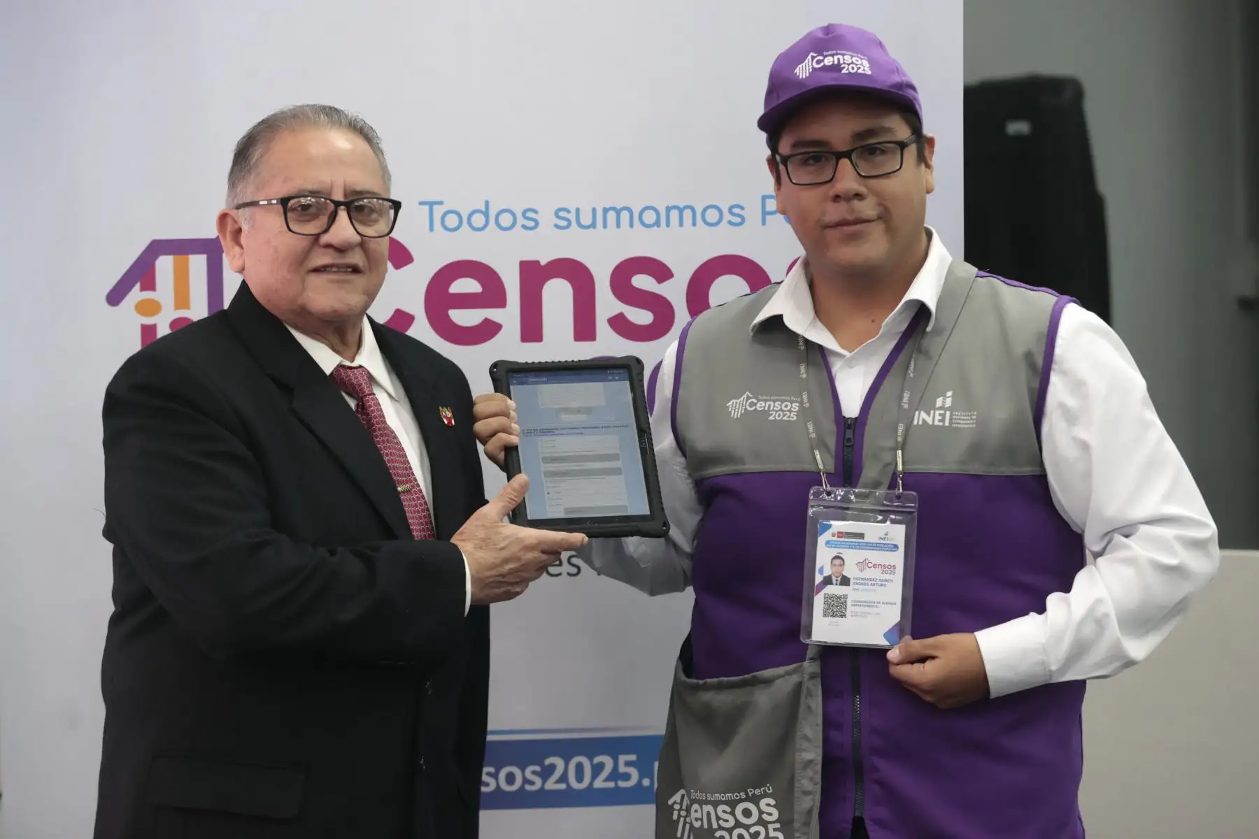 El jefe del INEI, Gaspar Morán Flores, explicó los criterios técnicos y la distribución regional de los más de 125 mil postulantes inscritos para cubrir más de 30 mil vacantes de censistas en el operativo nacional del 2025. Foto: ANDINA/ Vidal Tarqui