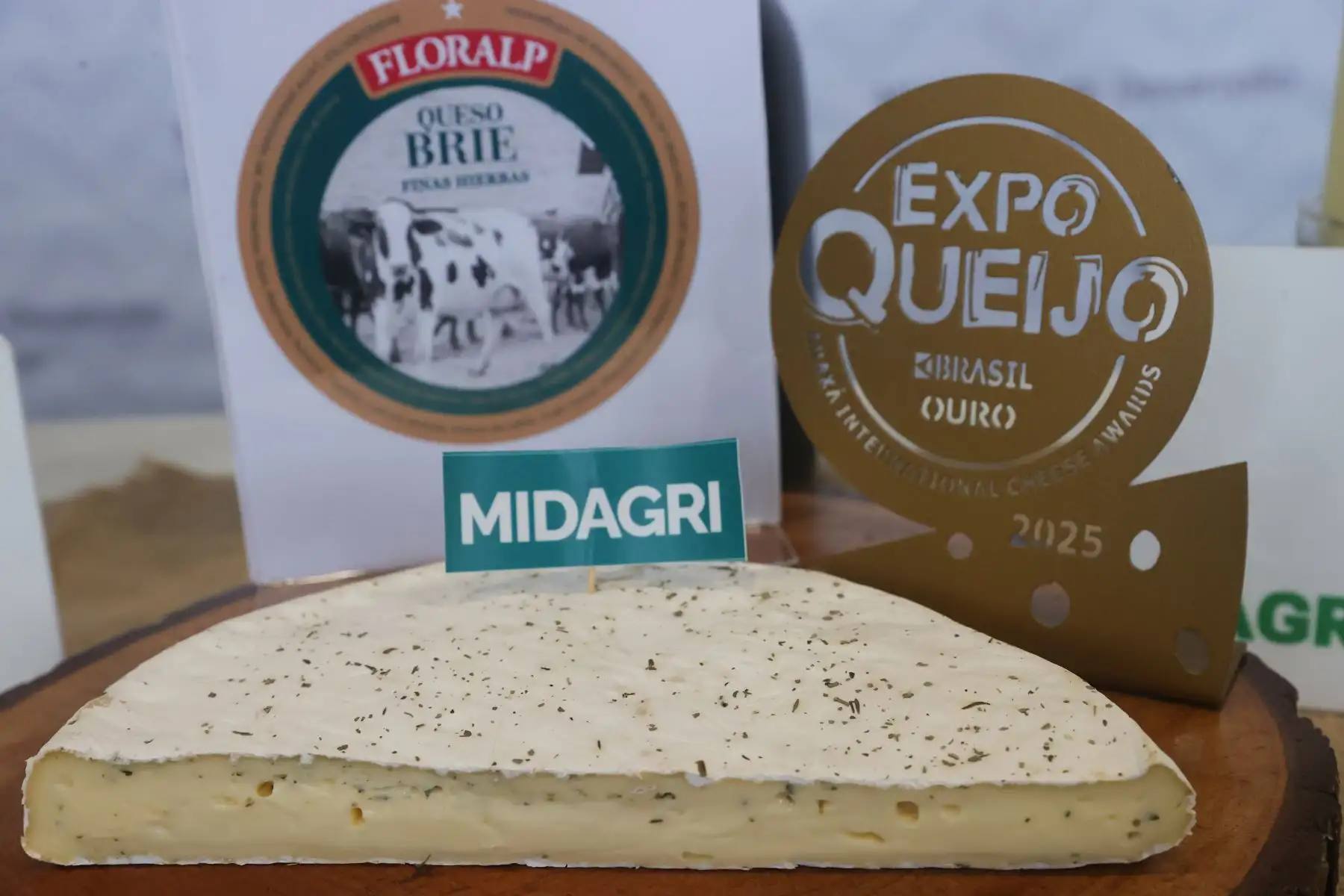 El mayor galardón fue para el queso Brie finas hierbas de la planta Floralp de Oxapampa, que obtuvo la medalla de oro en la categoría de quesos aromatizados con leche pasteurizada y más de 30 días de maduración. Foto: ANDINA/Melina Mejía