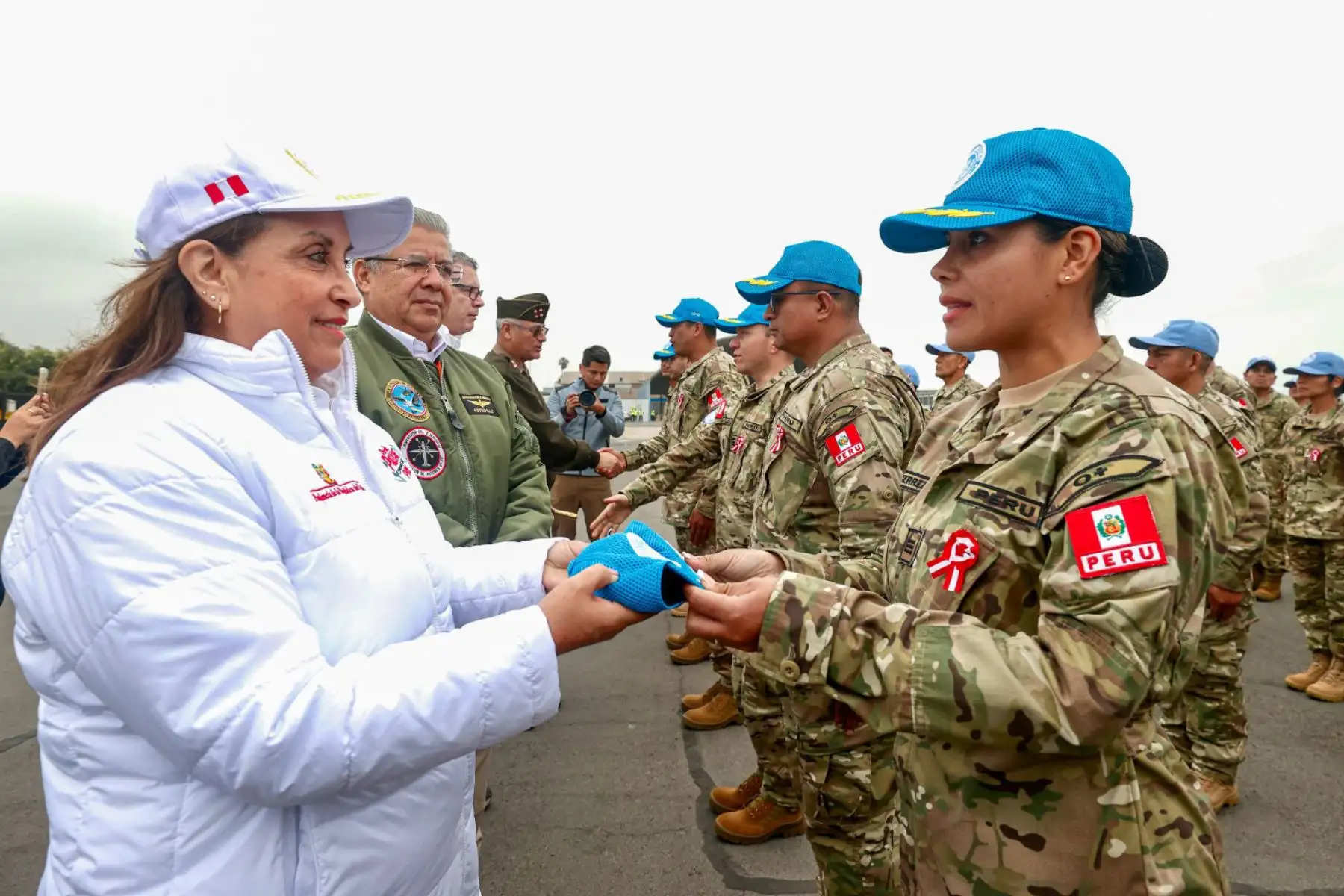 La presidenta Dina Boluarte deseó éxitos al X Contingente de la Compañía de Ingeniería Perú, que parte rumbo a la República Centroafricana para integrarse a la Misión Multidimensional Integrada de Estabilización de las Naciones Unidas (Minusca). Foto: ANDINA/ Prensa Presidencia