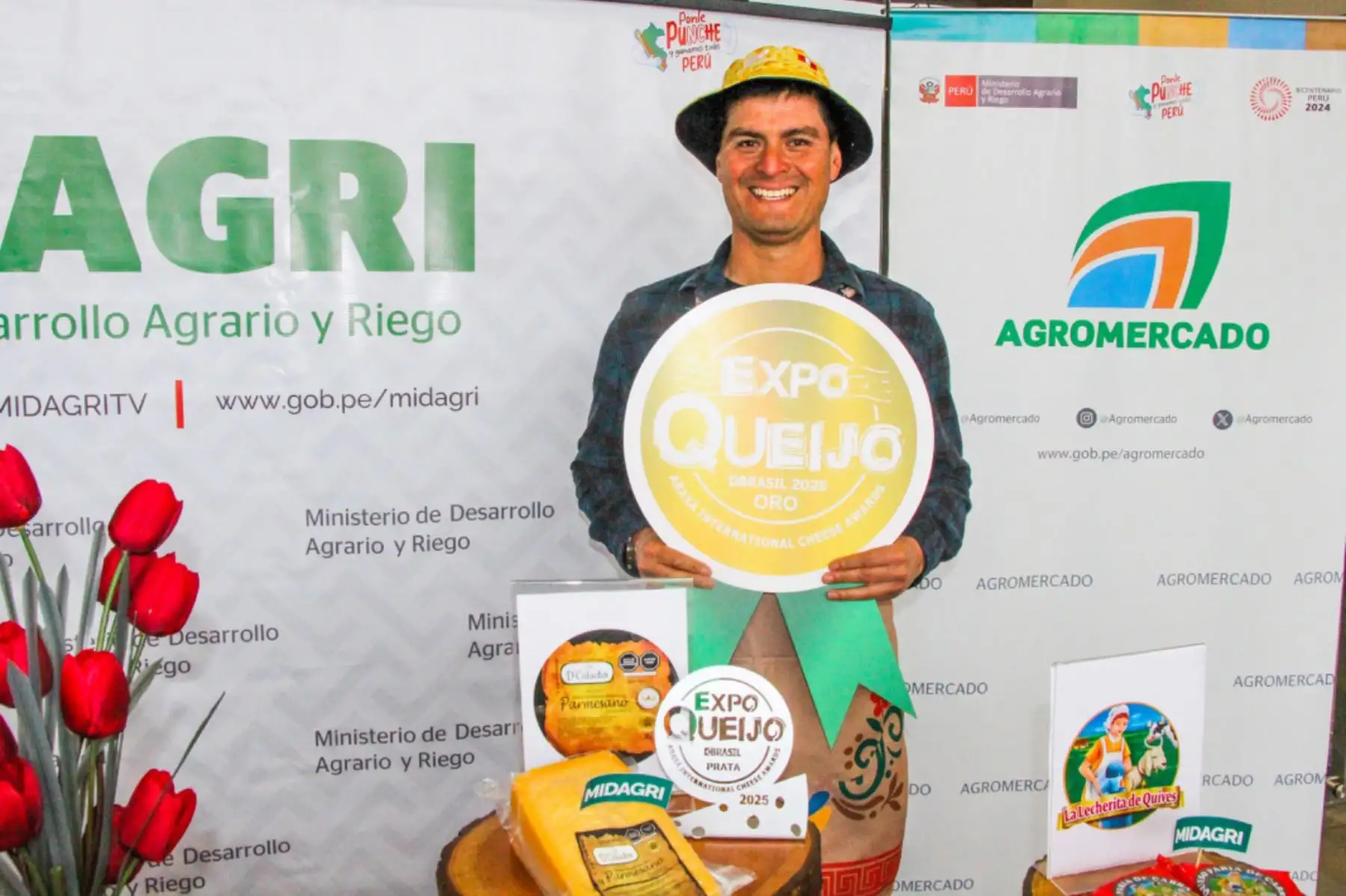 Piero Loya de Oxapampa cuya empresa Floralp con 25 años de tradición quesera, siente que el queso brie de finas hierbas, ganador de la medalla de oro, es el resultado de la experiencia y trabajo de calidad de tantos años. Foto: ANDINA/Difusión