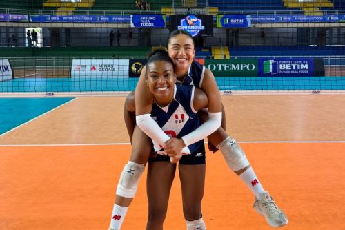 Yadhira Anchante y Ángela Leyva sonríen juntas tras lograr el subcampeonato en la Copa América de Vóley 2025