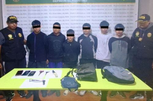 Los menores fueron detenidos en pleno intento de robo. Las armas blanca incautadas fueron registradas como evidencia de hecho. Foto: ANDINA/Difusión