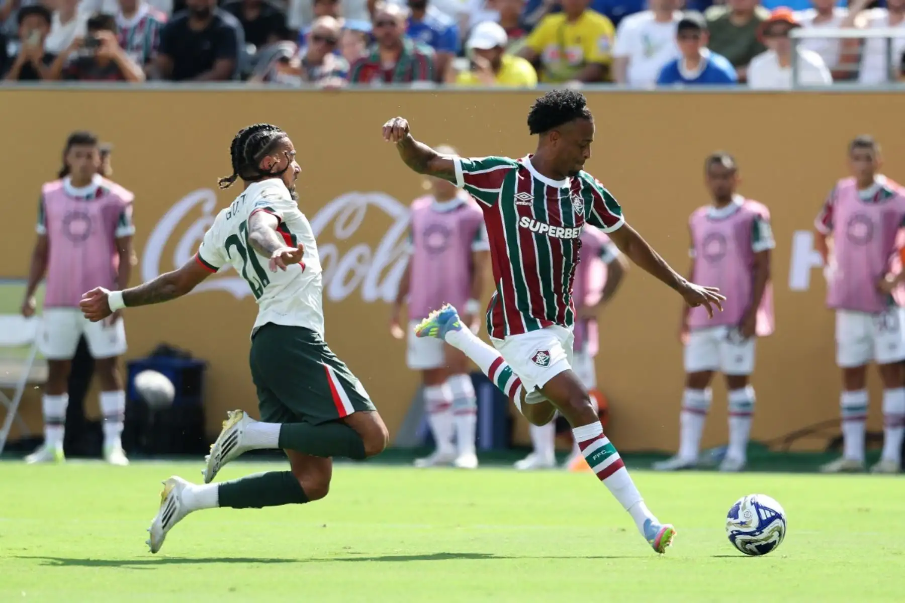 El Chelsea selló su pase a la final del Mundial de Clubes con una clara victoria por 2-0 sobre Fluminense en el MetLife Stadium. Con un doblete de João Pedro, a los 18 y 56 minutos, el conjunto inglés dominó de principio a fin, sin dejar opciones al equipo brasileño. Pese al apoyo de su hinchada y la esperanza puesta en Jhon Arias, el equipo brasileño no pudo contra los blues. Foto: AFP