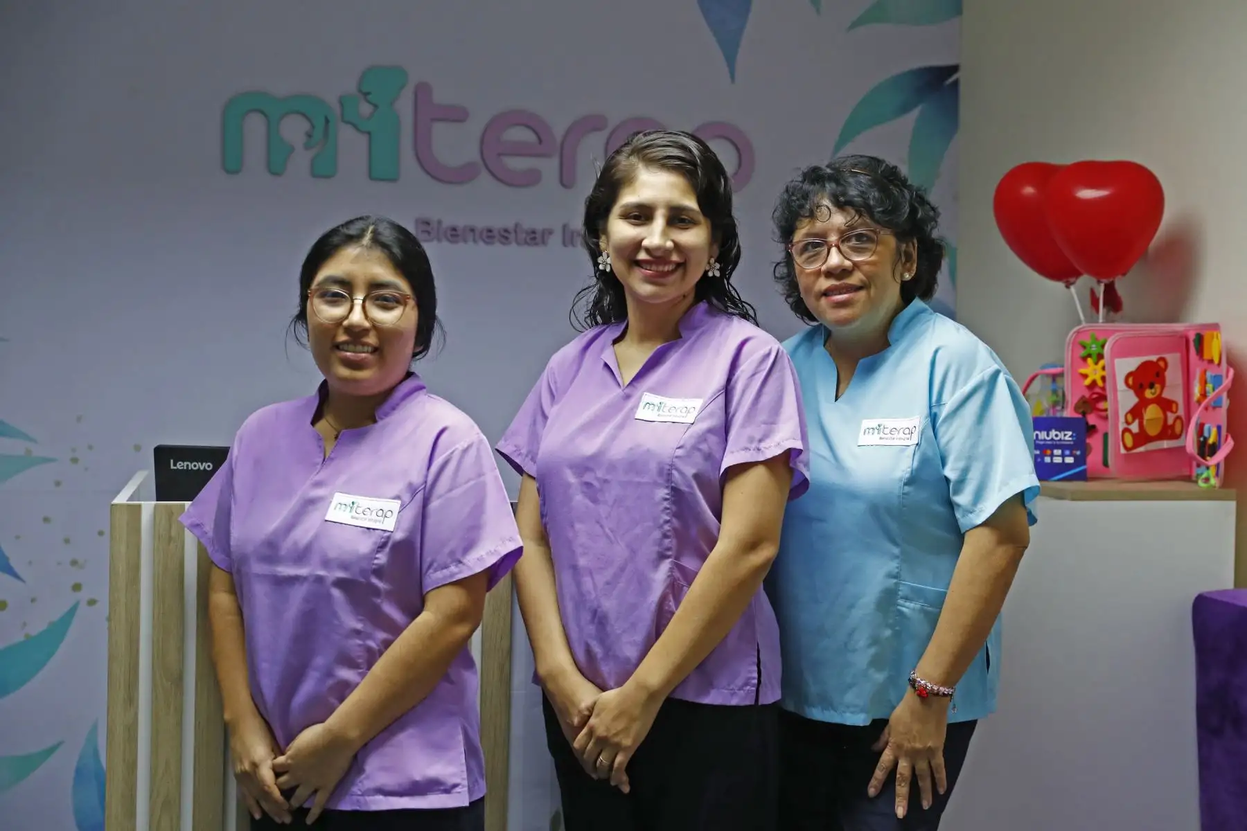 Sheyla Sanez es especialista en Neurodesarrollo y directora del centro de terapias integrales Miterap de Miraflores. Junto a su equipo de terapeutas y asistentes, atiende diversos casos de niños y adolescentes con habilidades diferentes, principalmente el Trastorno por Déficit de Atención e Hiperactividad (TDAH) y el Trastorno del Espectro Autista. Foto: ANDINA/Daniel Bracamonte