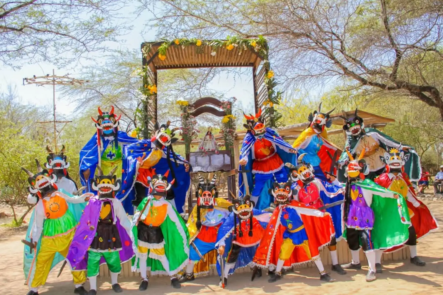 Durante las celebraciones por Fiestas Patrias, la región Lambayeque espera recibir a más de 250 mil turistas, generando un movimiento económico de 20 millones de soles. El Gobierno Regional impulsa seis festivales emblemáticos y lanza la ruta turística del Papa León XIV, con 22 atractivos. Además, invierte en seguridad, limpieza y recapeo de calles en Chiclayo, buscando posicionarla como un destino cultural, religioso y seguro para visitantes nacionales e internacionales. Foto: ANDINA/Difusión