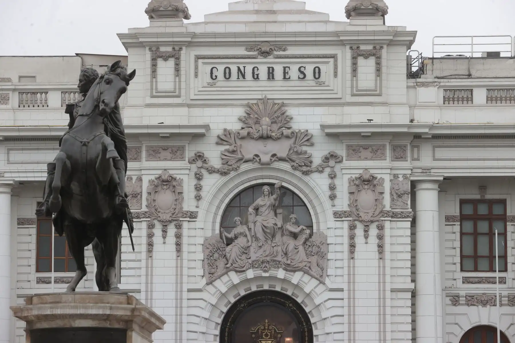 Congreso pide investigación rápida para esclarecer hechos ocurridos en marcha