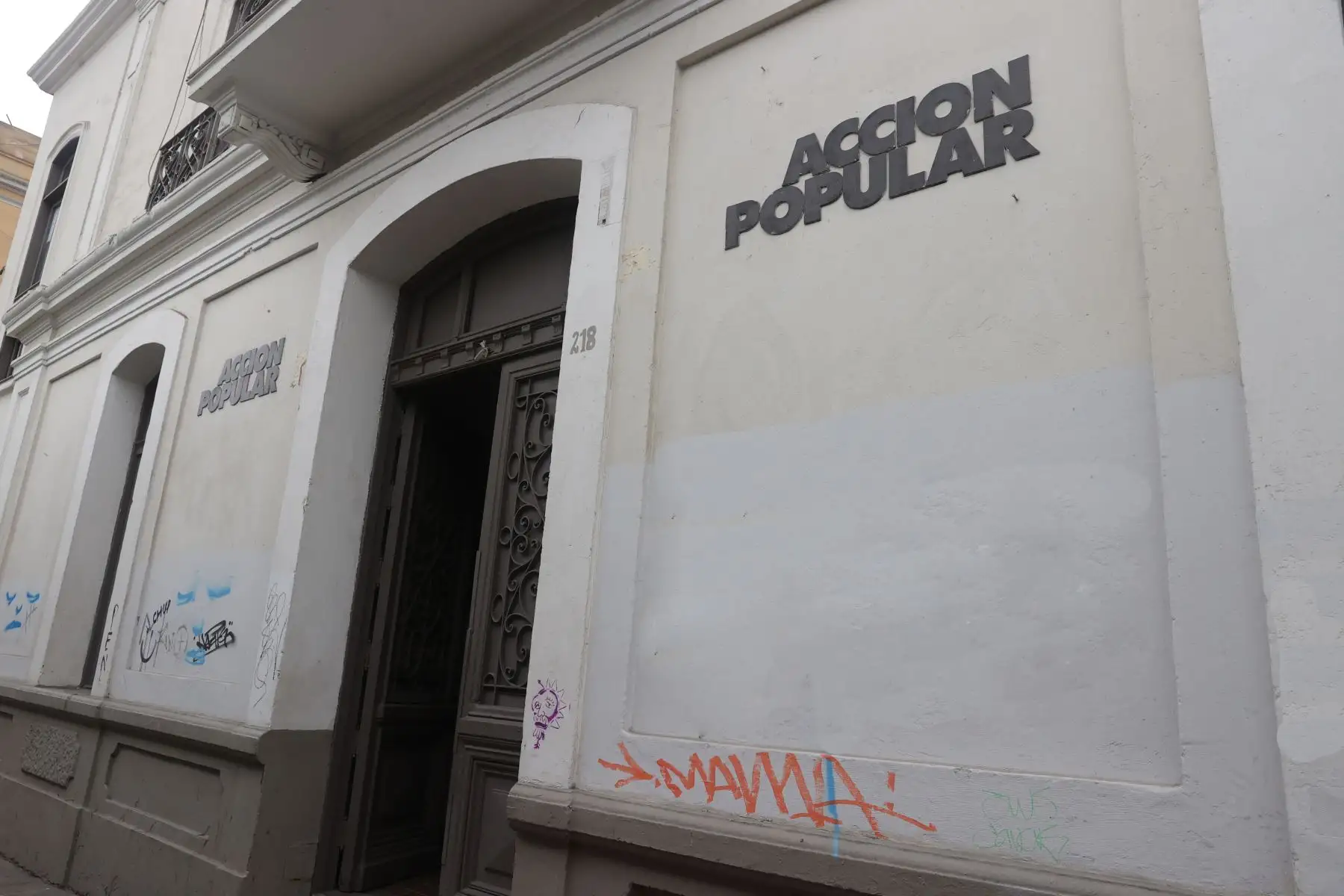 Plenario del partido Acción Popular acuerda disolución de actual bancada parlamentaria