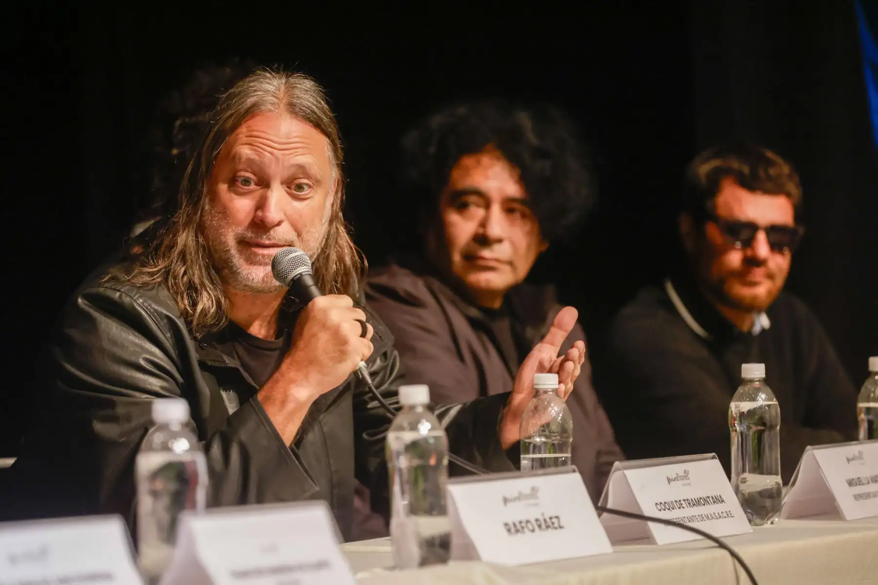 El alcalde de Miraflores, Carlos Canales, encabezó la conferencia de prensa donde se presentó la segunda temporada de “Rock en el teatro”, que se realizará entre julio y agosto en el Centro Cultural Ricardo Palma. Serán 12 fechas con destacados artistas como Daniel F, Rafo Ráez, 6 Voltios y Marcelo Motta. Los conciertos serán electroacústicos, en un formato íntimo y con entradas ya disponibles en la plataforma de Ticketmaster. Foto: ANDINA/Luis Iparraguirre