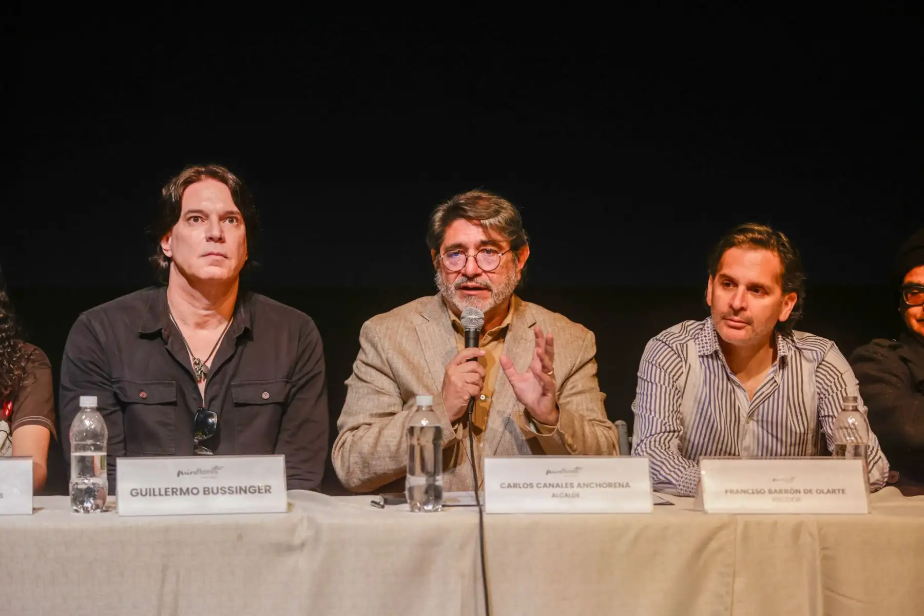 El alcalde de Miraflores, Carlos Canales, encabezó la conferencia de prensa donde se presentó la segunda temporada de “Rock en el teatro”, que se realizará entre julio y agosto en el Centro Cultural Ricardo Palma. Serán 12 fechas con destacados artistas como Daniel F, Rafo Ráez, 6 Voltios y Marcelo Motta. Los conciertos serán electroacústicos, en un formato íntimo y con entradas ya disponibles en la plataforma de Ticketmaster. Foto: ANDINA/Luis Iparraguirre