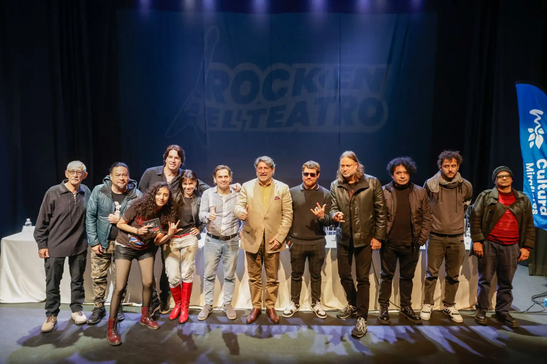 El alcalde de Miraflores, Carlos Canales, encabezó la conferencia de prensa donde se presentó la segunda temporada de “Rock en el teatro”, que se realizará entre julio y agosto en el Centro Cultural Ricardo Palma. Serán 12 fechas con destacados artistas como Daniel F, Rafo Ráez, 6 Voltios y Marcelo Motta. Los conciertos serán electroacústicos, en un formato íntimo y con entradas ya disponibles en la plataforma de Ticketmaster. Foto: ANDINA/Luis Iparraguirre
