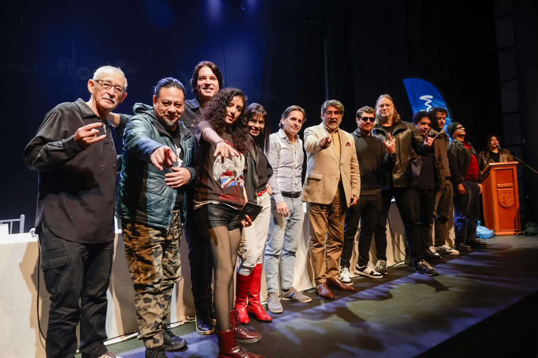 El alcalde de Miraflores, Carlos Canales, encabezó la conferencia de prensa donde se presentó la segunda temporada de “Rock en el teatro”, que se realizará entre julio y agosto en el Centro Cultural Ricardo Palma. Serán 12 fechas con destacados artistas como Daniel F, Rafo Ráez, 6 Voltios y Marcelo Motta. Los conciertos serán electroacústicos, en un formato íntimo y con entradas ya disponibles en la plataforma de Ticketmaster. Foto: ANDINA/Luis Iparraguirre