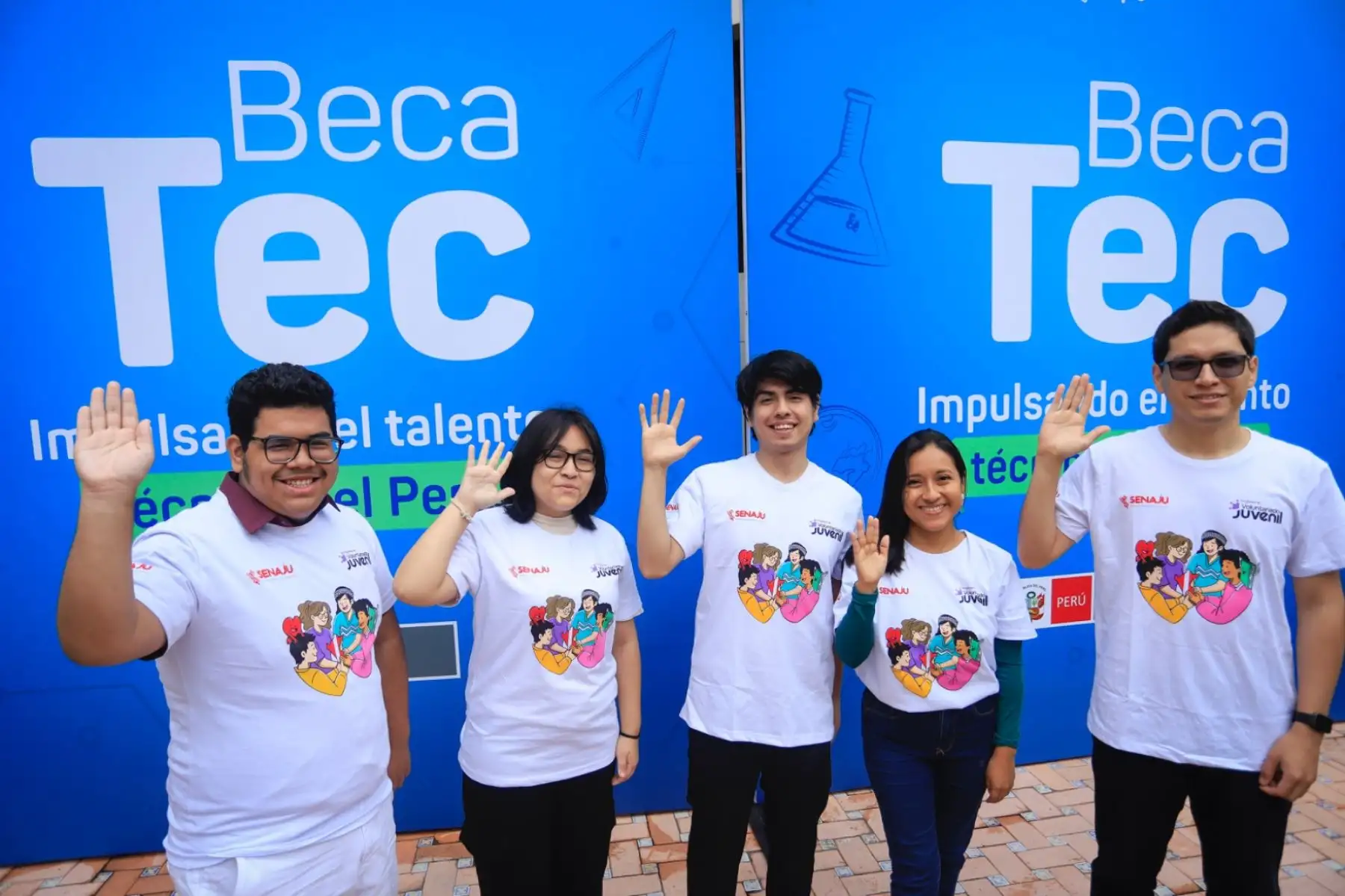 La presidenta Dina Boluarte lidera el lanzamiento de la Beca TEC, iniciativa que impulsa una formación integral en educación tecnológica y técnico-productiva, y permitirá financiar el sueño de 300 estudiantes en redes y sistemas, ingeniería mecánica, civil y de minas, entre otras especialidades. Foto: ANDINA/Prensa Presidencia