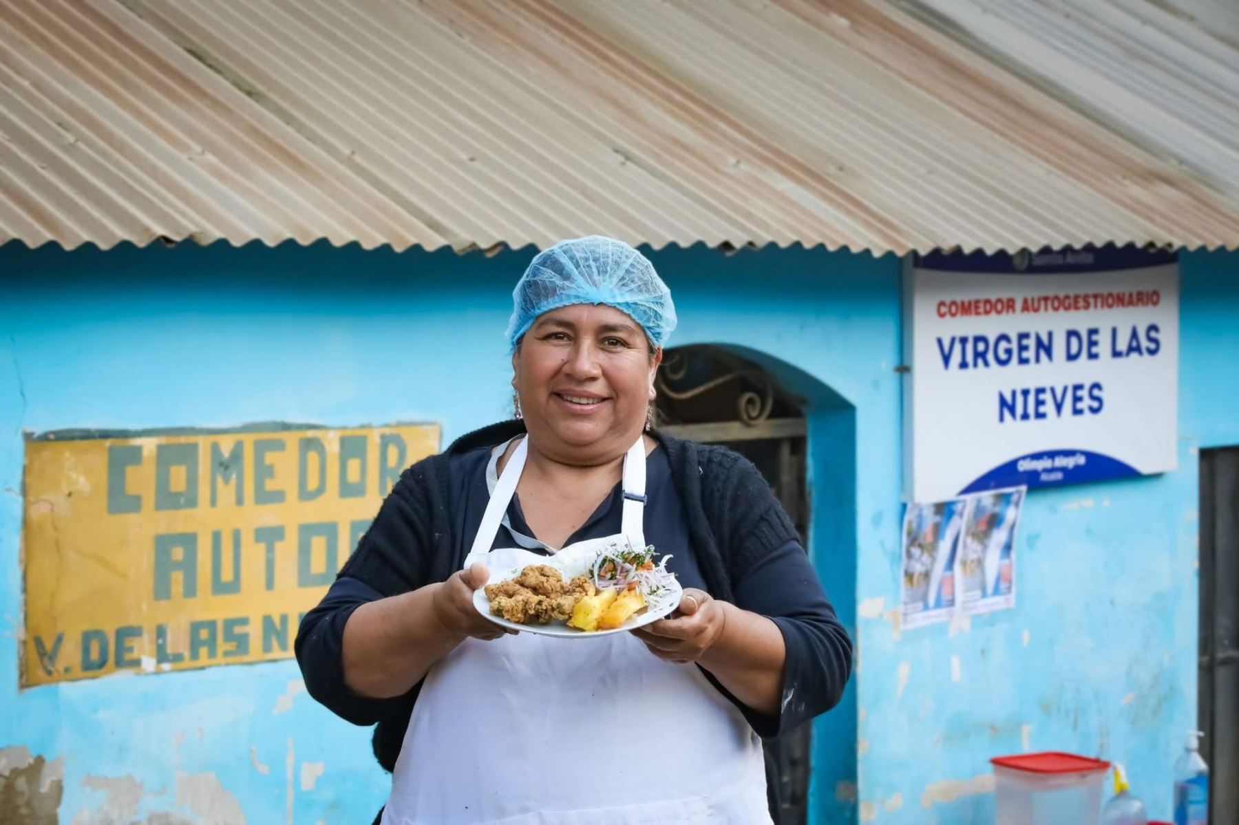 Para el 2025, el Gobierno, a través del Ministerio de Desarrollo e Inclusión Social, viene implementando acciones para mejorar y fortalecer la atención alimentaria con un presupuesto de S/524 millones, para más de 19 mil comedores populares y ollas comunes, que benefician a cerca de un millón de usuarios a nivel nacional. Foto: ANDINA/Difusión MIDIS