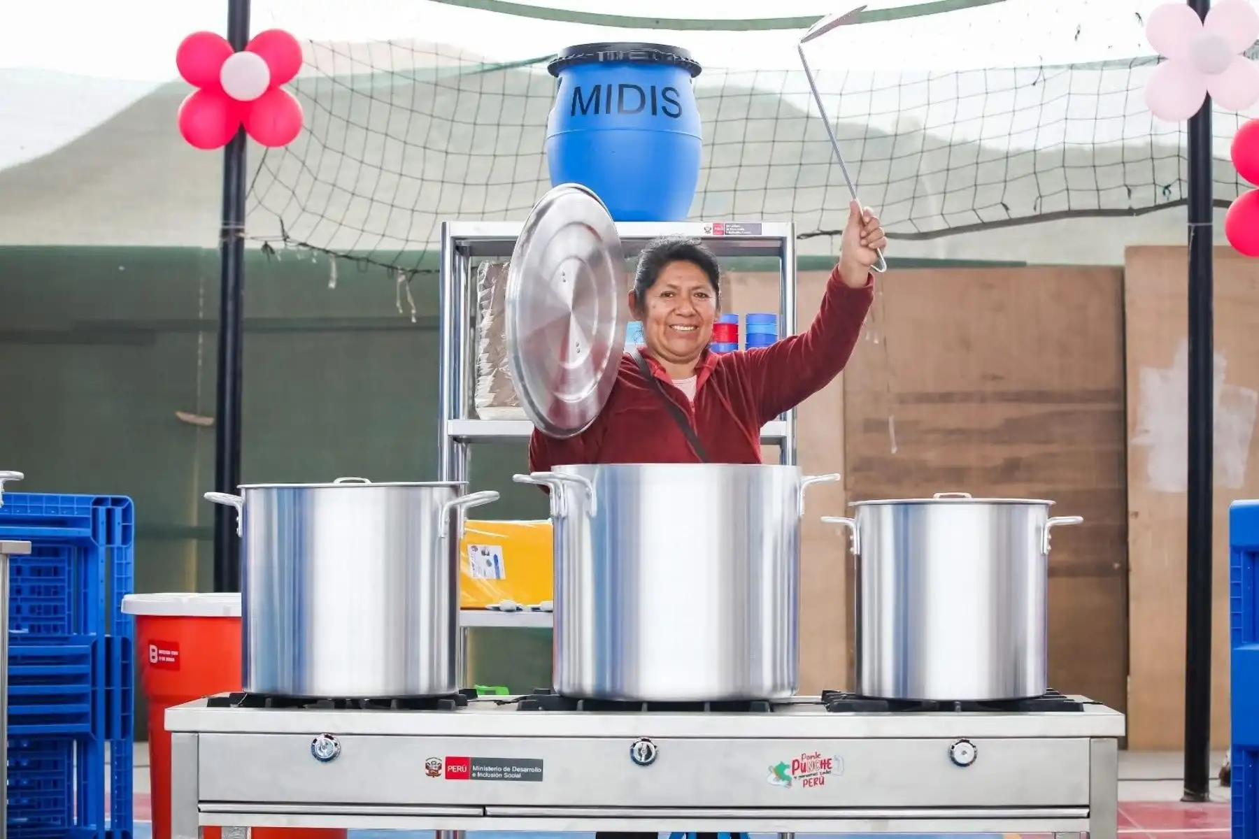 Asimismo, por primera vez, se viene otorgando un subsidio complementario de S/65 millones para la adquisición de alimentos frescos y variados, diversificando así la atención a los beneficiarios y promoviendo la dinámica económica local; así como la formalización de pequeños comerciantes, dado que se cuenta con un proceso de rendición de cuentas. Foto: ANDINA/Difusión MIDIS