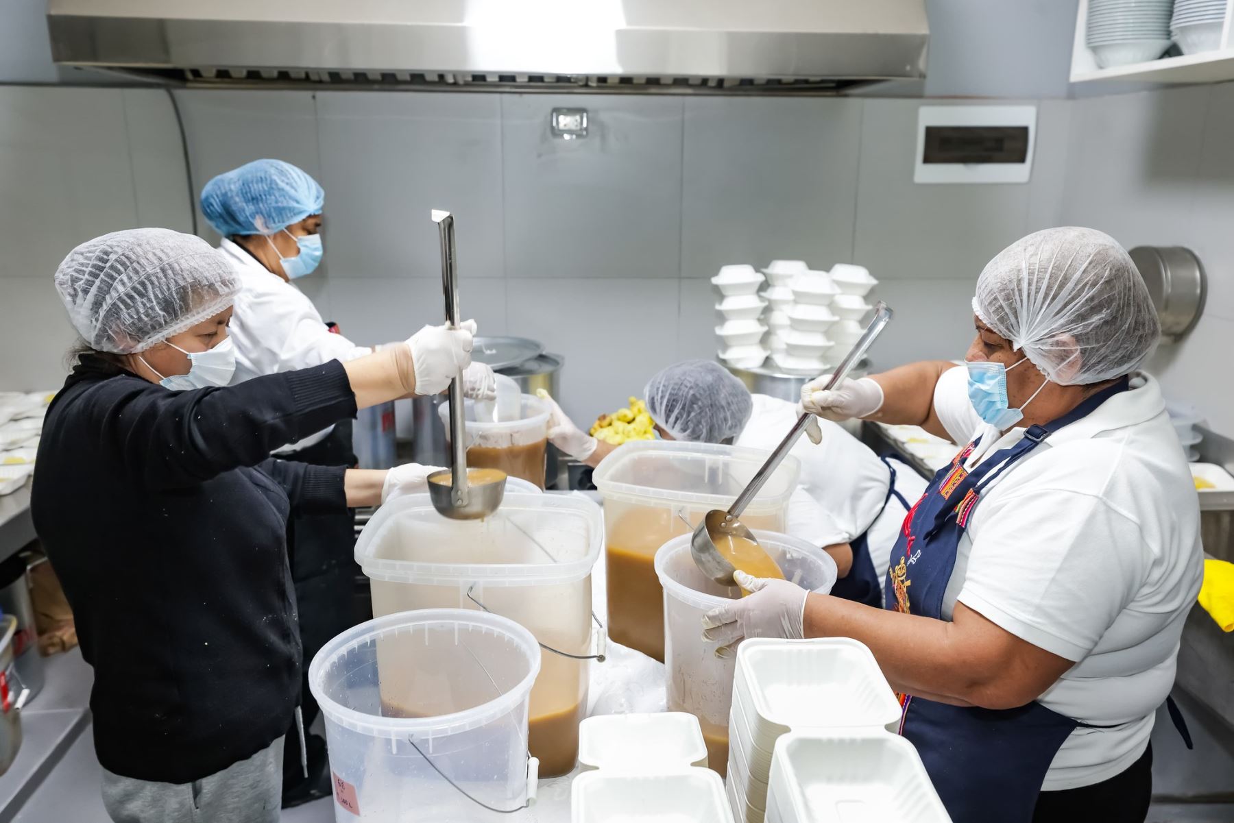 Estos recursos, canalizados a través de los gobiernos locales, han permitido la compra y distribución de alimentos no perecibles.  Foto: ANDINA/Difusión MIDIS