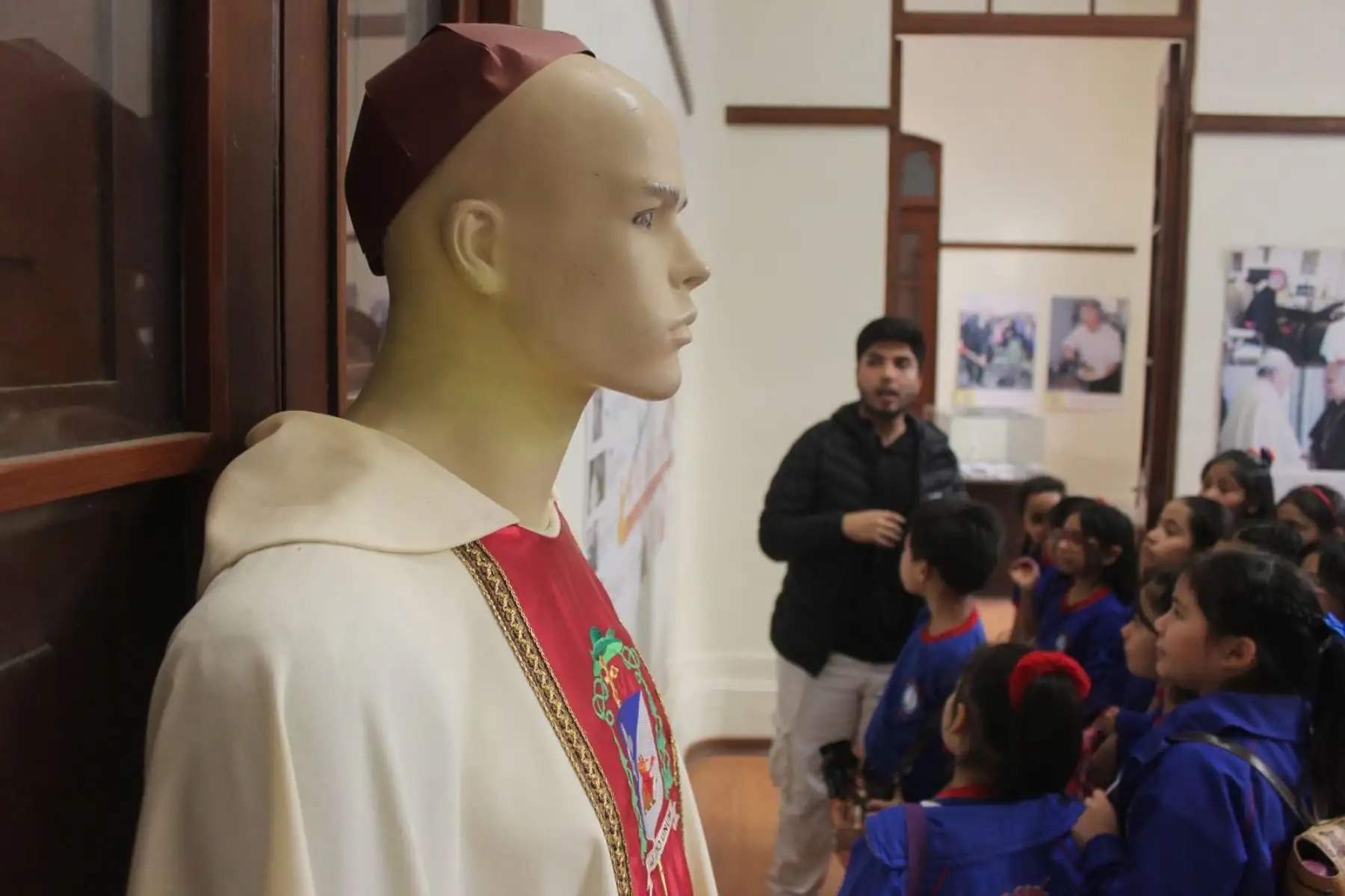 En solo dos meses, Chiclayo, la capital de la región Lambayeque, ha experimentado un fenómeno sin precedentes: un aumento significativo en el turismo cultural y religioso, impulsado por el reconocimiento mundial del Papa León XIV, cuyo vínculo con la localidad ha puesto a Chiclayo en el mapa internacional. Foto: ANDINA/ Difusión