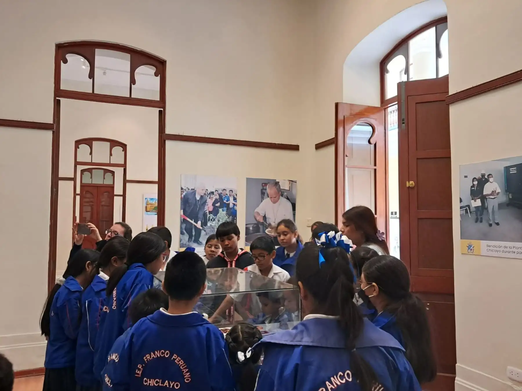 En solo dos meses, Chiclayo, la capital de la región Lambayeque, ha experimentado un fenómeno sin precedentes: un aumento significativo en el turismo cultural y religioso, impulsado por el reconocimiento mundial del Papa León XIV, cuyo vínculo con la localidad ha puesto a Chiclayo en el mapa internacional. Foto: ANDINA/ Difusión