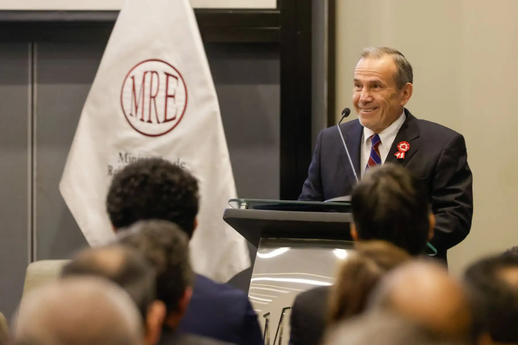 El canciller Elmer Schialer y la ministra Desilú León presentaron el catálogo Fresh Report 2025, destacándolo como una herramienta estratégica para potenciar las agroexportaciones peruanas. Subrayaron que esta publicación permitirá consolidar la presencia del Perú en los mercados internacionales, al facilitar el acceso a información clave sobre la oferta agrícola nacional. Foto: ANDINA/Luis Iparraguirre