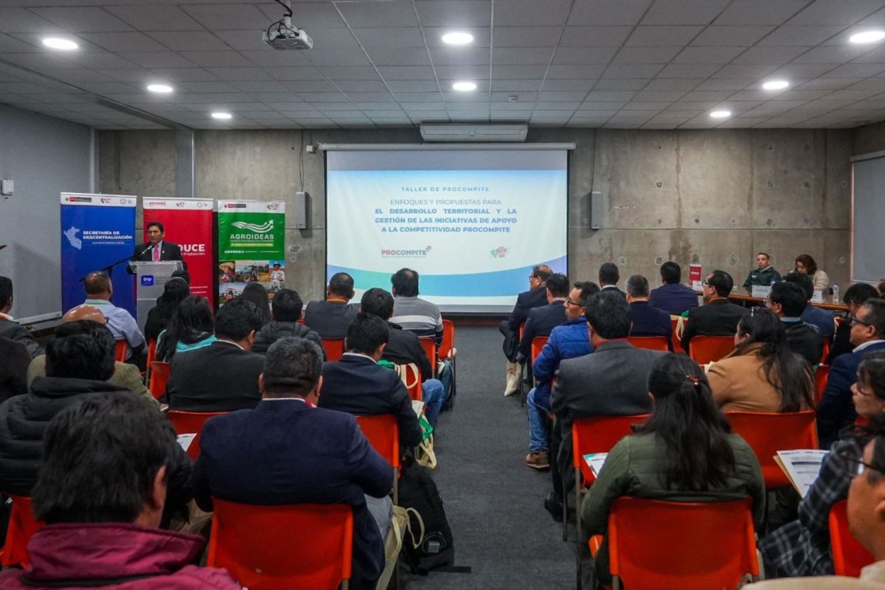 Funcionarios de 21 regiones fortalecen gestión del fondo Procompite. Foto: ANDINA/Difusión